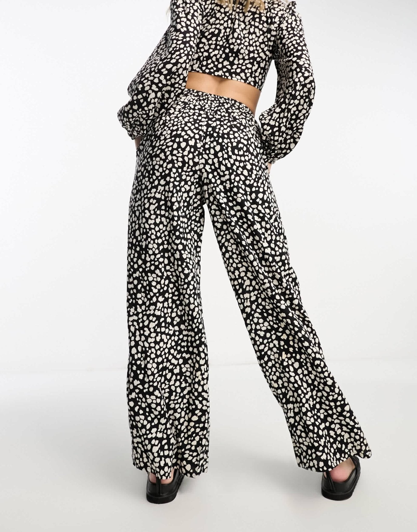 Miss Selfridge tab side wide leg palazzo trouser co - ord in mono heart print - ASOS Sample Sale