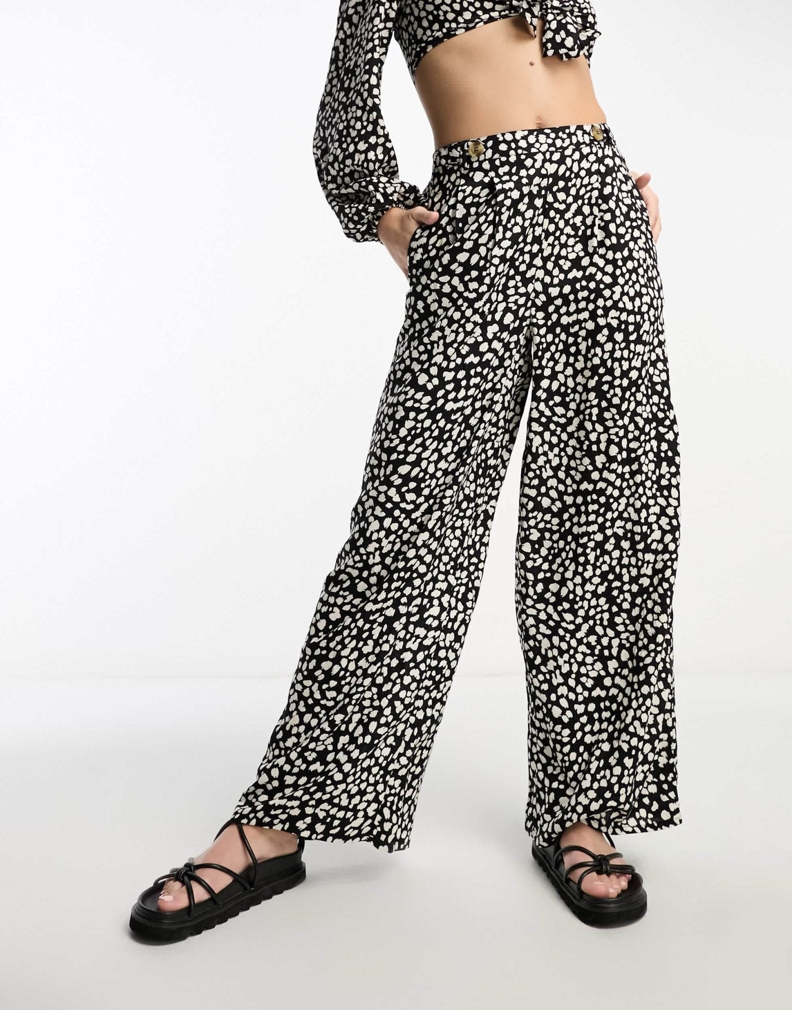 Miss Selfridge tab side wide leg palazzo trouser co - ord in mono heart print - ASOS Sample Sale