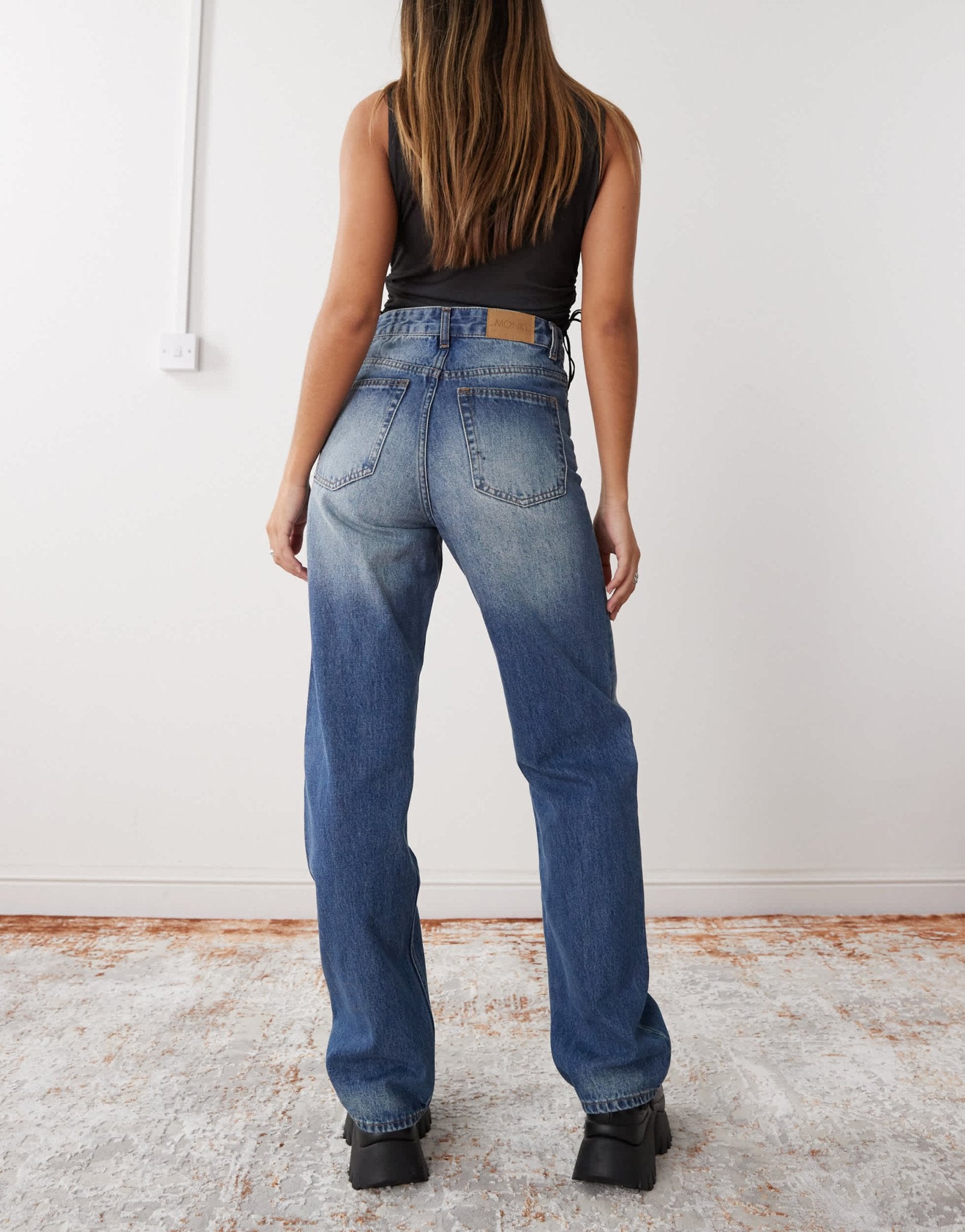 Monki Aimo mid waist straight leg jeans in faded mid blue wash - ASOS Sample Sale