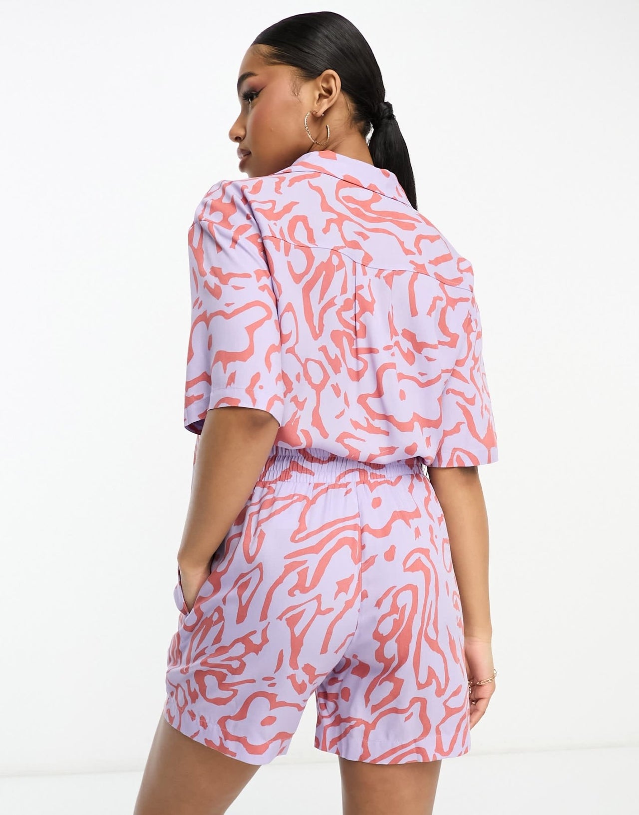 Monki co - ord drawstring shorts in purple scribble - ASOS Sample Sale