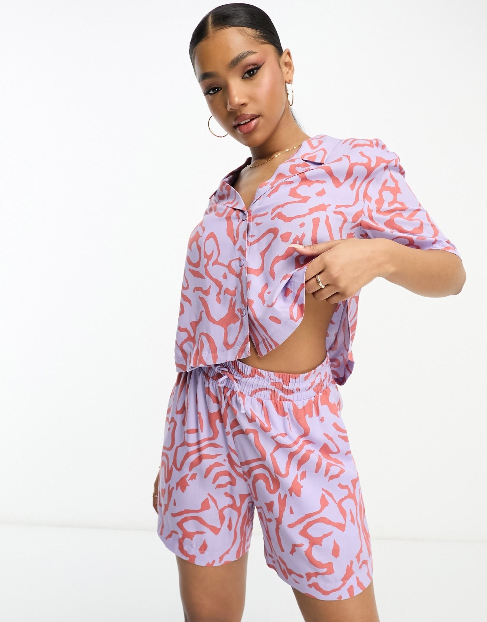 Monki co - ord drawstring shorts in purple scribble - ASOS Sample Sale