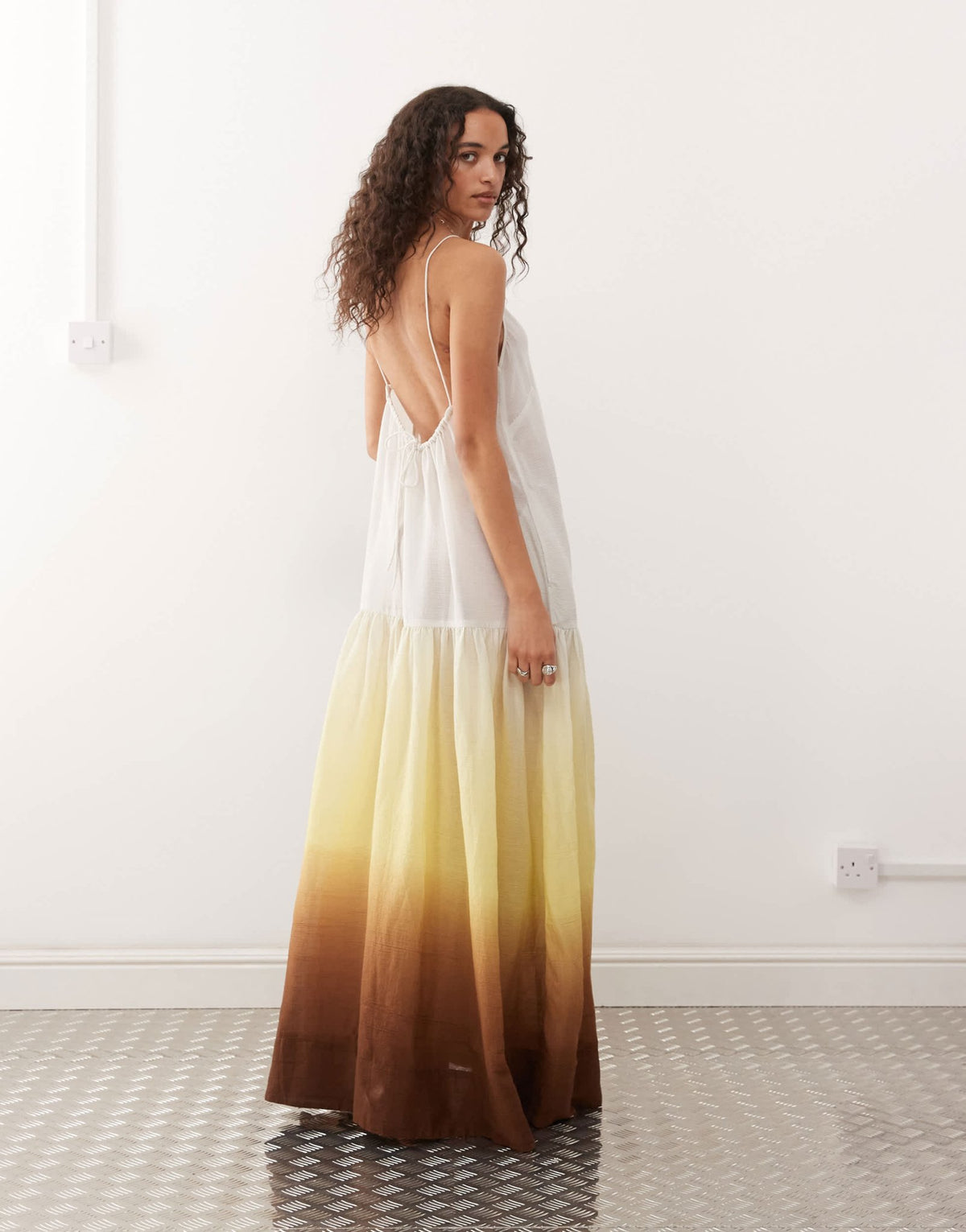 Monki crinkled tiered floaty maxi dress with low tie back detail in brown gradient print - ASOS Sample Sale