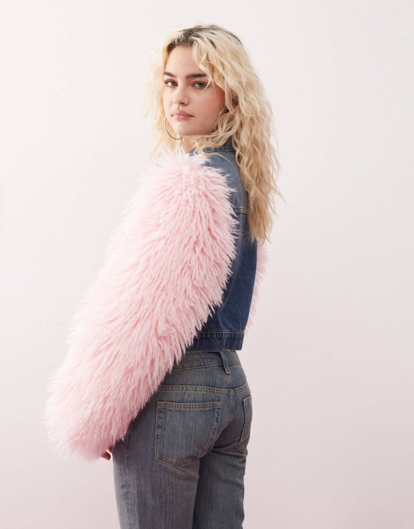 Monki denim jacket in mid wash blue with pink faux fur sleeves - ASOS Sample Sale