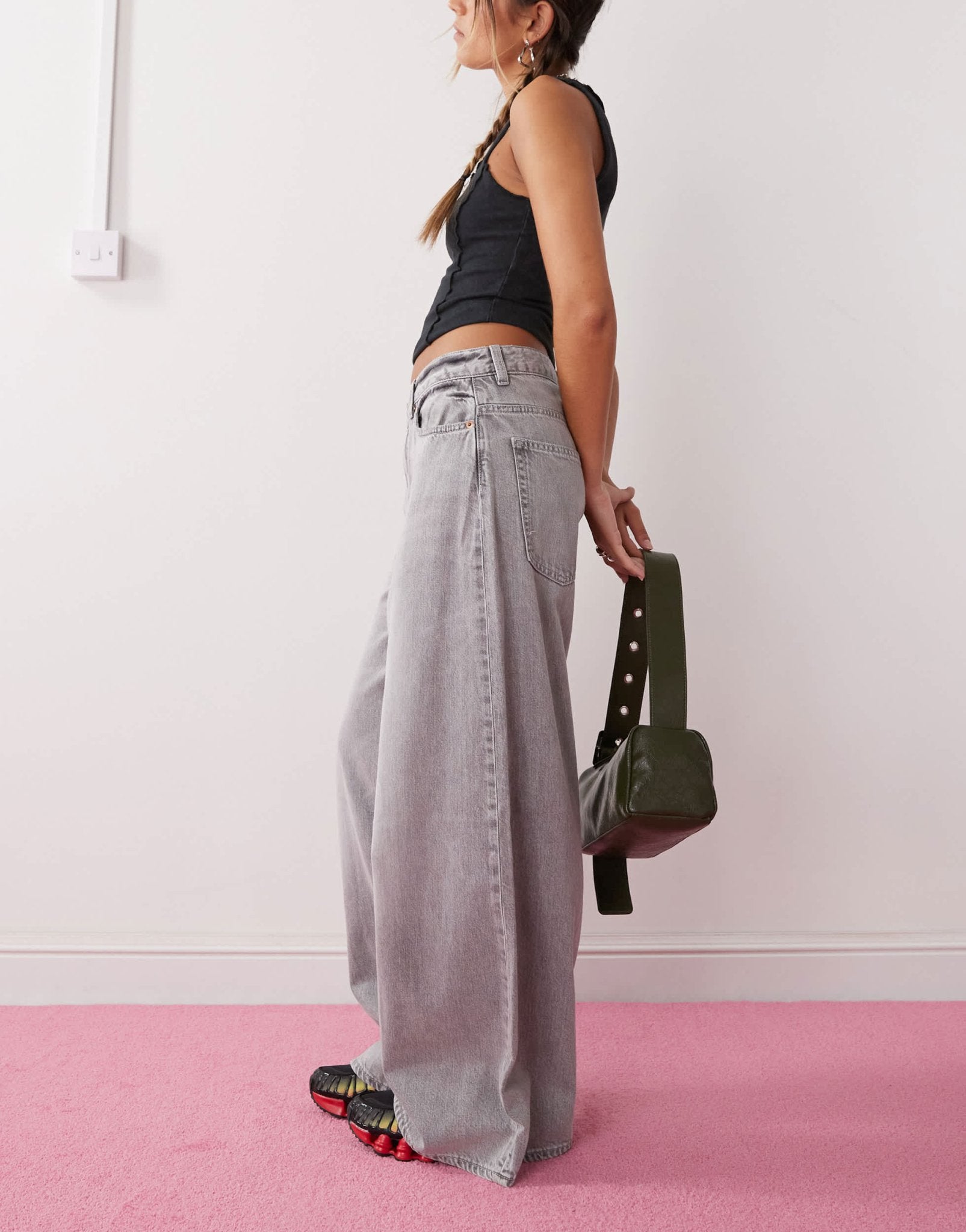Monki Giga ultra loose fit low rise jeans in concrete grey - ASOS Sample Sale