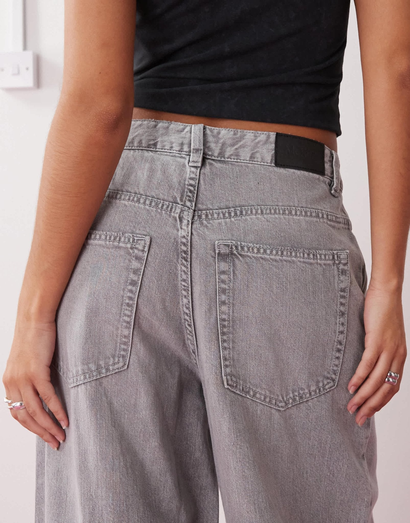 Monki Giga ultra loose fit low rise jeans in concrete grey - ASOS Sample Sale