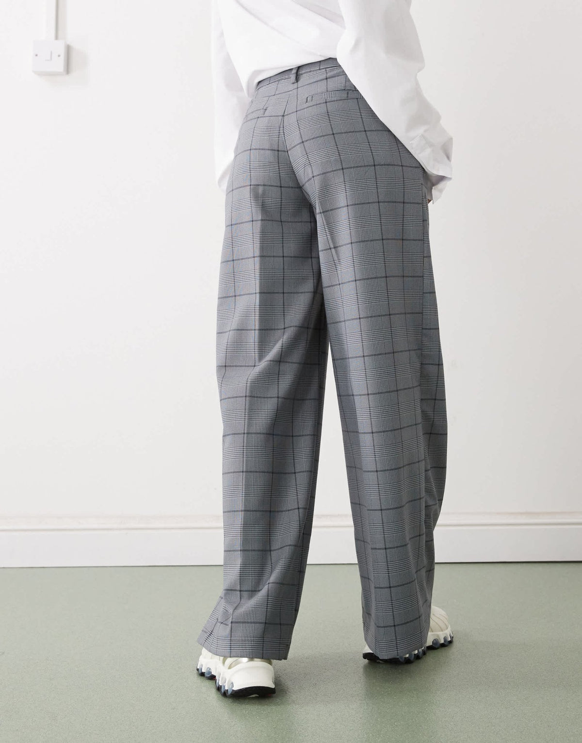 Monki high waist wide leg trousers with front pleat in grey check - ASOS Sample Sale