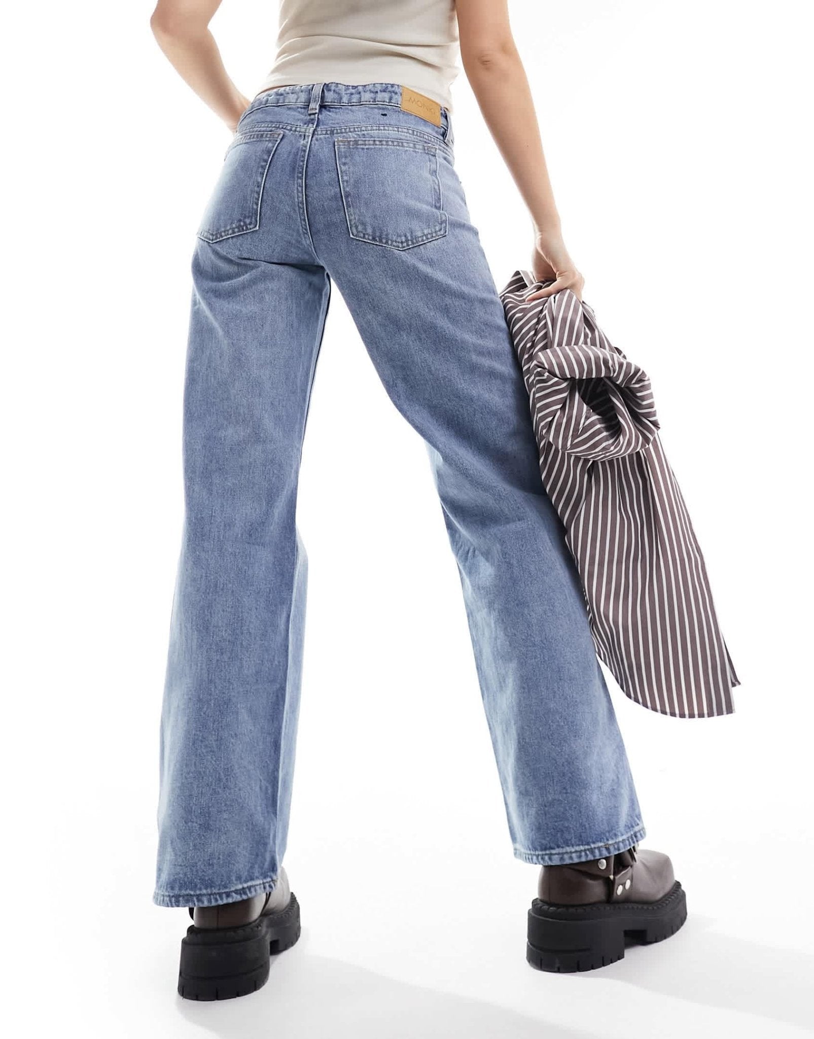 Monki Imoo low waisted wide fit jeans in mid blue wash - ASOS Sample Sale