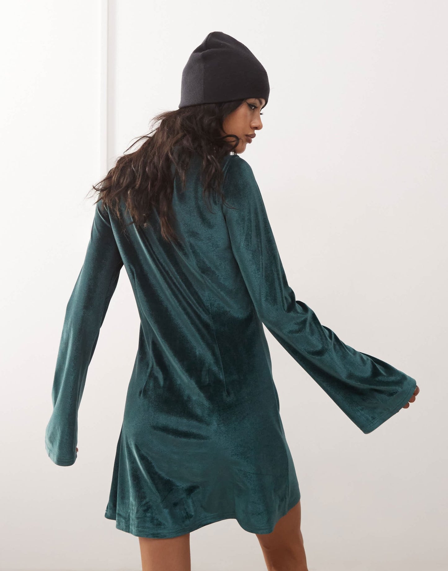 Monki long sleeve velvet mini dress in green - ASOS Sample Sale