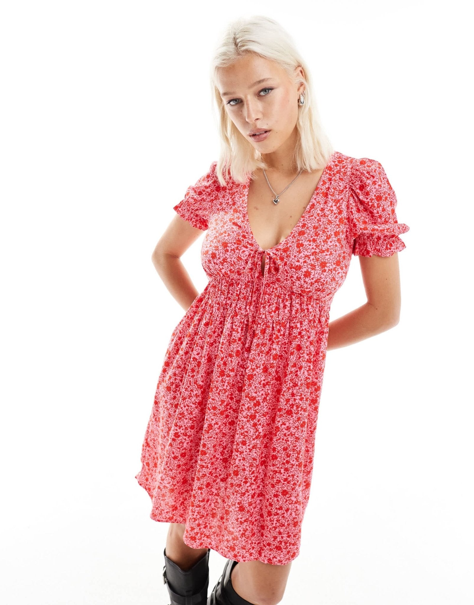 Monki mini smock dress with puff sleeves in pink ditsy floral print - ASOS Sample Sale