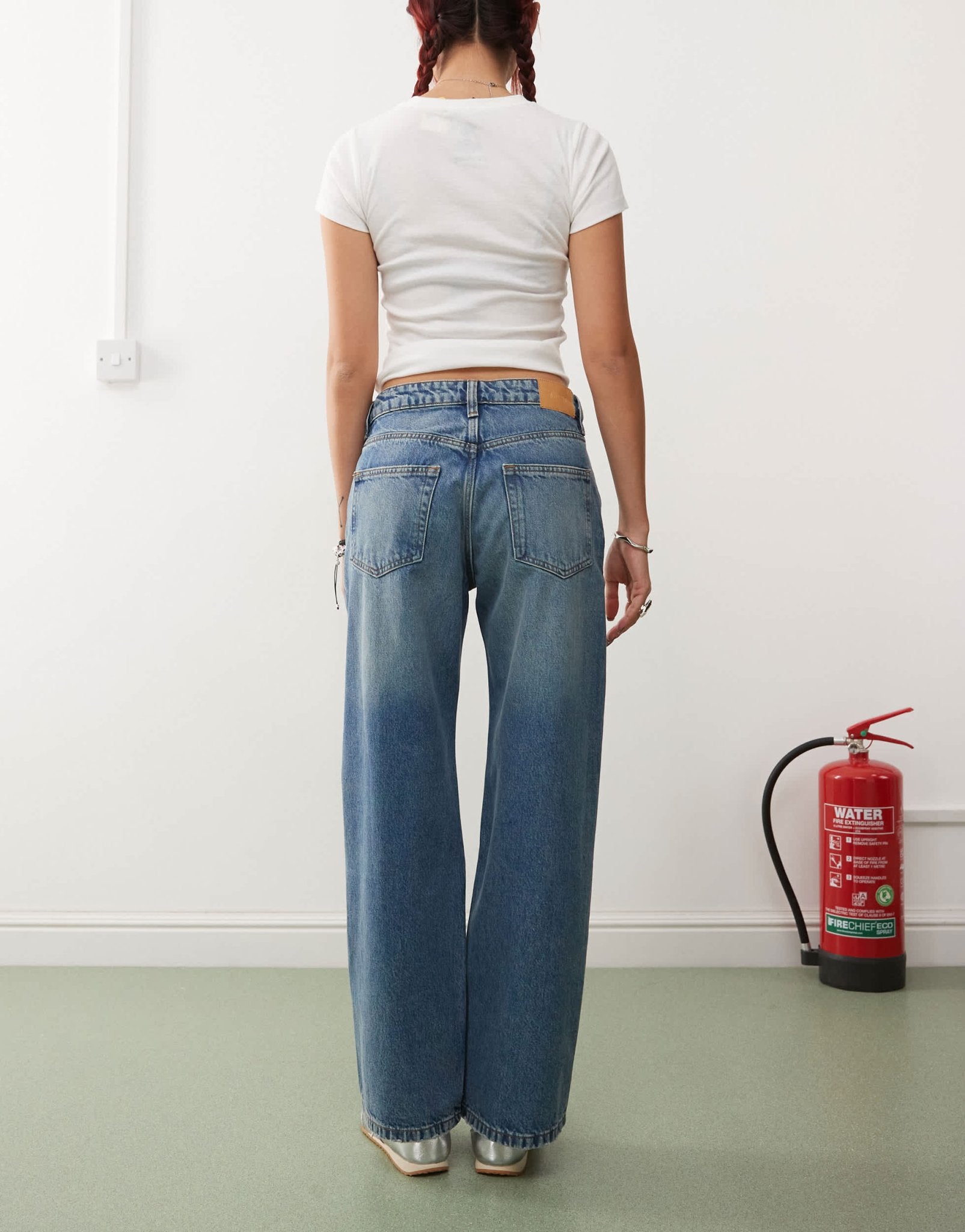 Monki Missy low rise loose baggy clean fit jeans in mid blue wash - ASOS Sample Sale