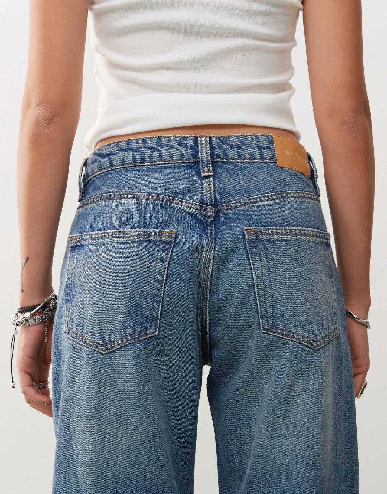 Monki Missy low rise loose baggy clean fit jeans in mid blue wash - ASOS Sample Sale