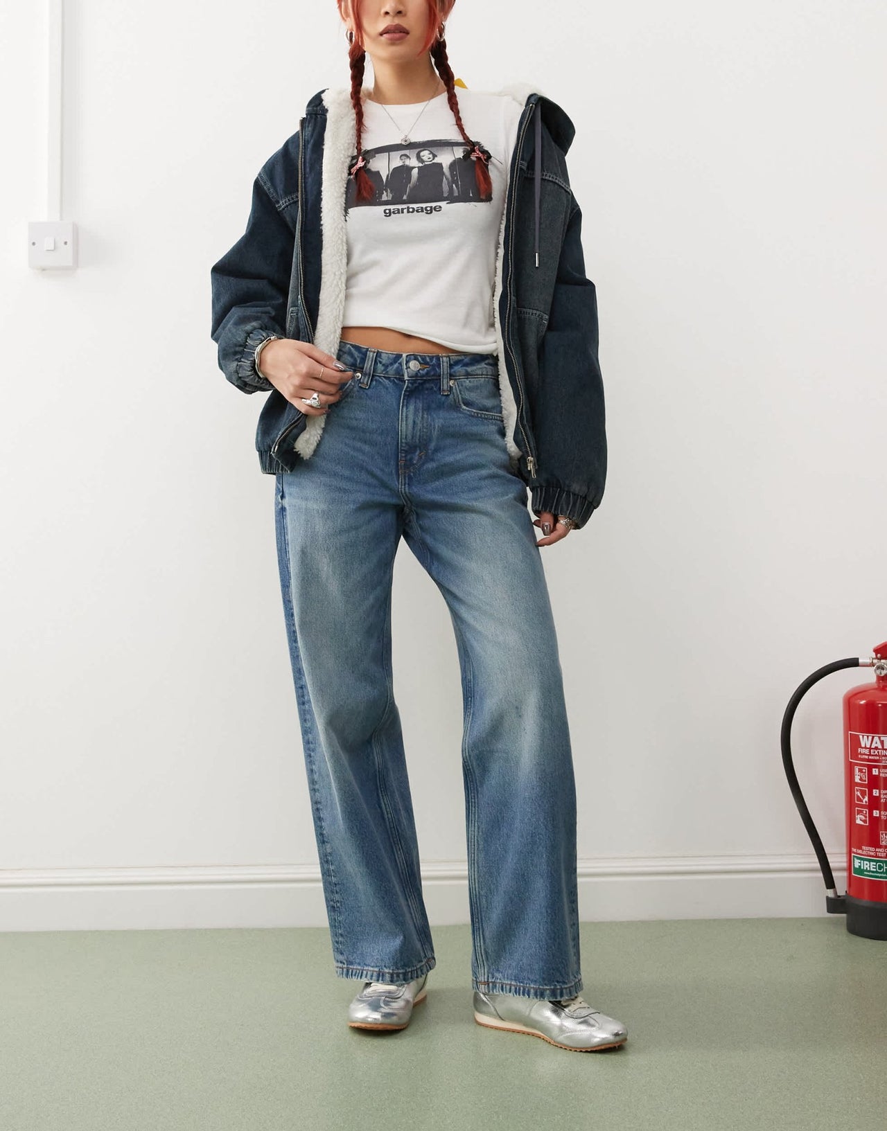 Monki Missy low rise loose baggy clean fit jeans in mid blue wash - ASOS Sample Sale