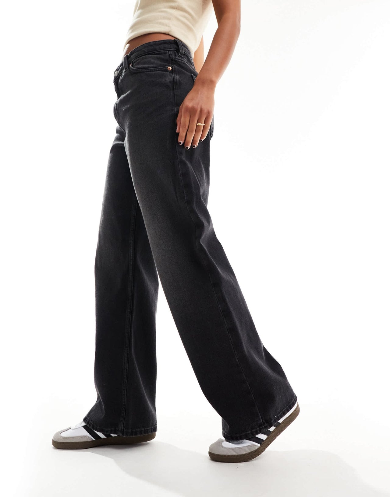 Monki Naoki low rise loose fit baggy jeans in black - ASOS Sample Sale