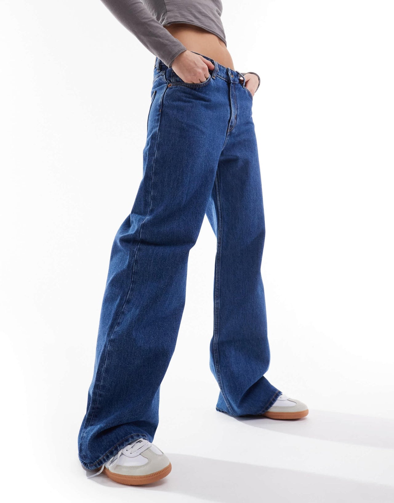 Monki Naoki low rise loose fit jeans in classic blue wash - ASOS Sample Sale