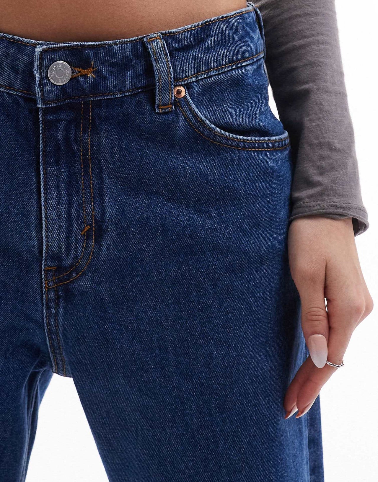 Monki Naoki low rise loose fit jeans in classic blue wash - ASOS Sample Sale