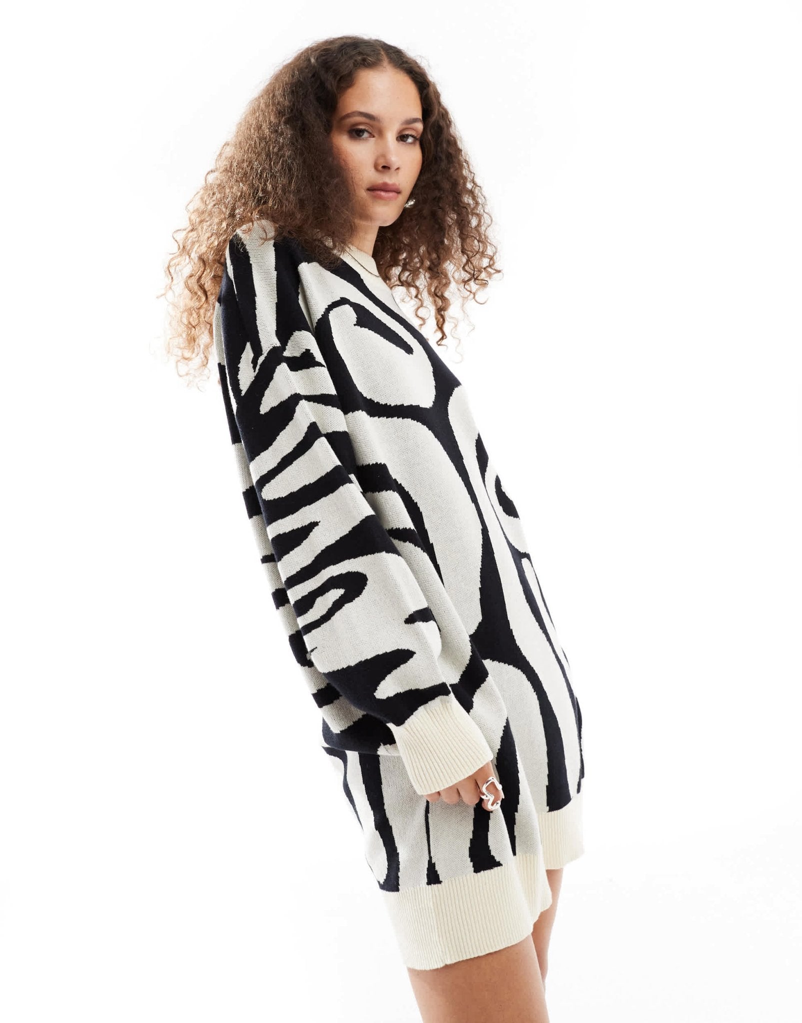 Monki oversized knitted mini dress in mono swirl pattern jacquard - ASOS Sample Sale