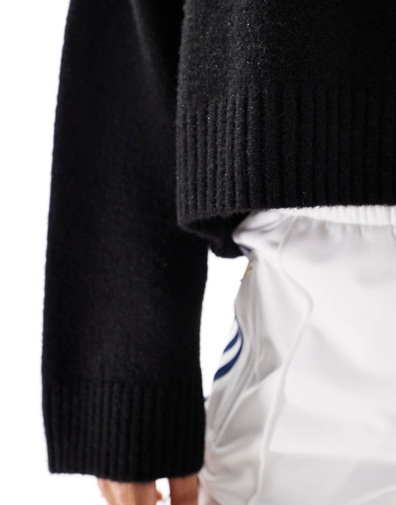 Monki round neck relaxed knitted sweater in black - ASOS Sample Sale