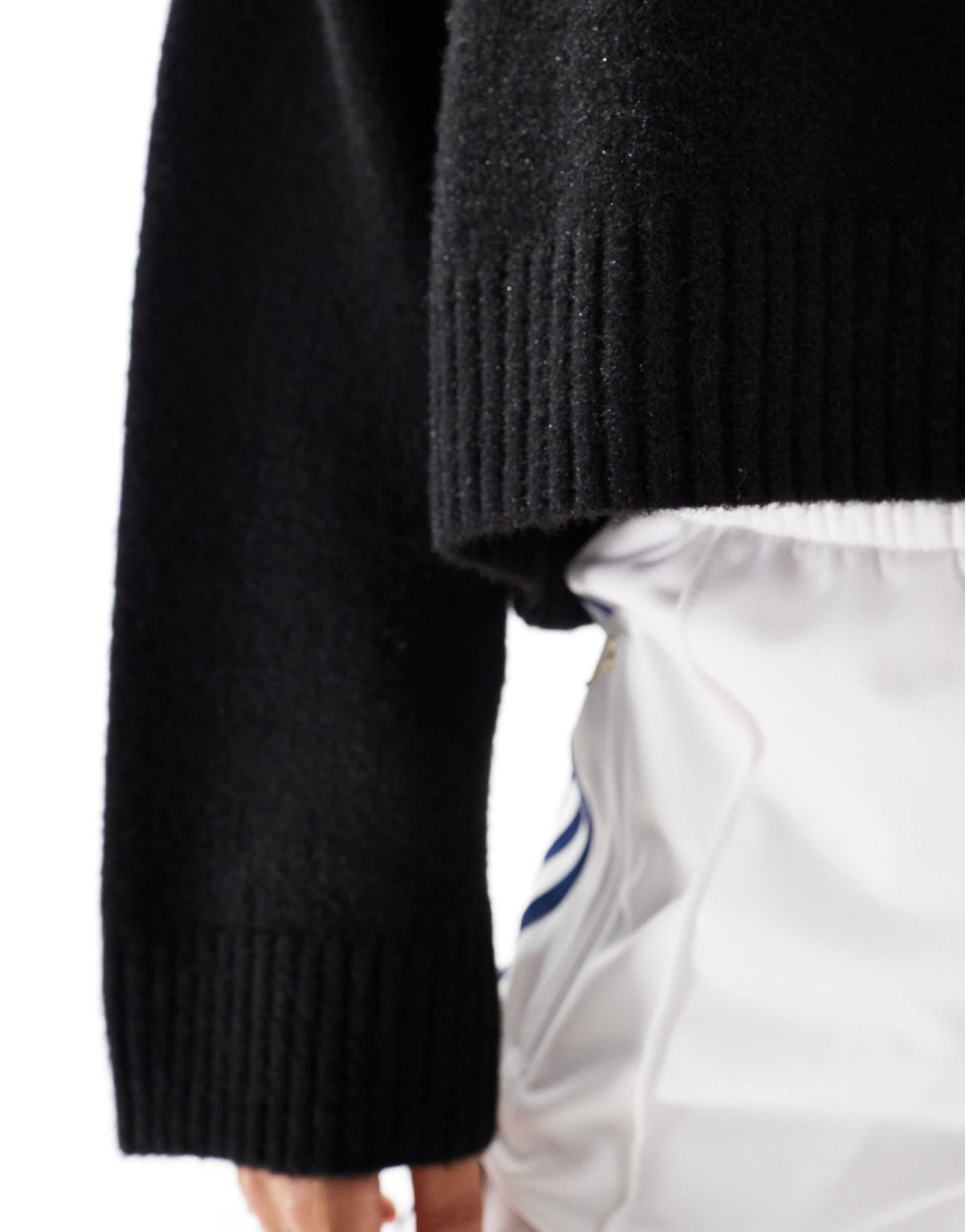 Monki round neck relaxed knitted sweater in black - ASOS Sample Sale