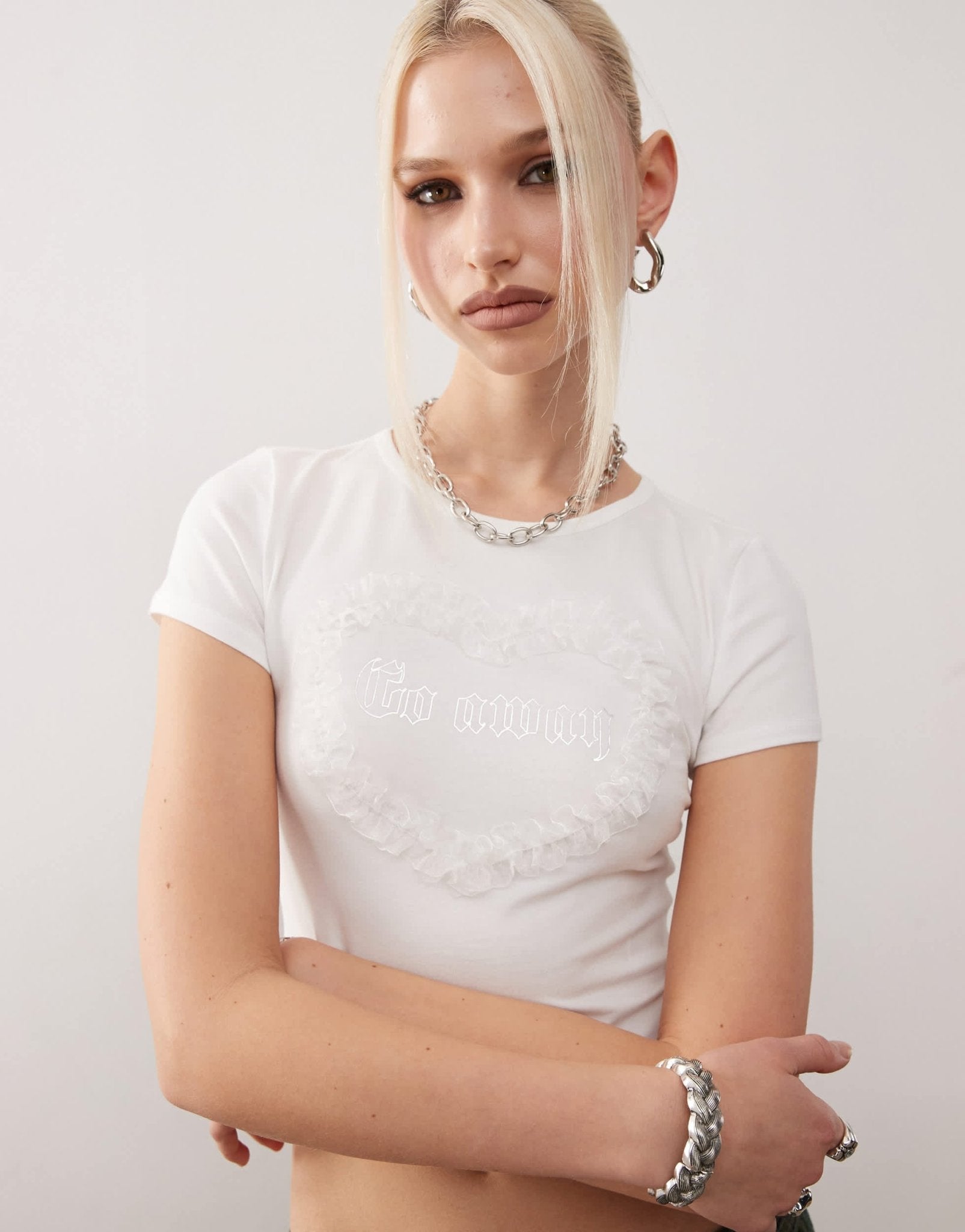 Monki shrunken fit top with frill heart graphic in white - ASOS Sample Sale