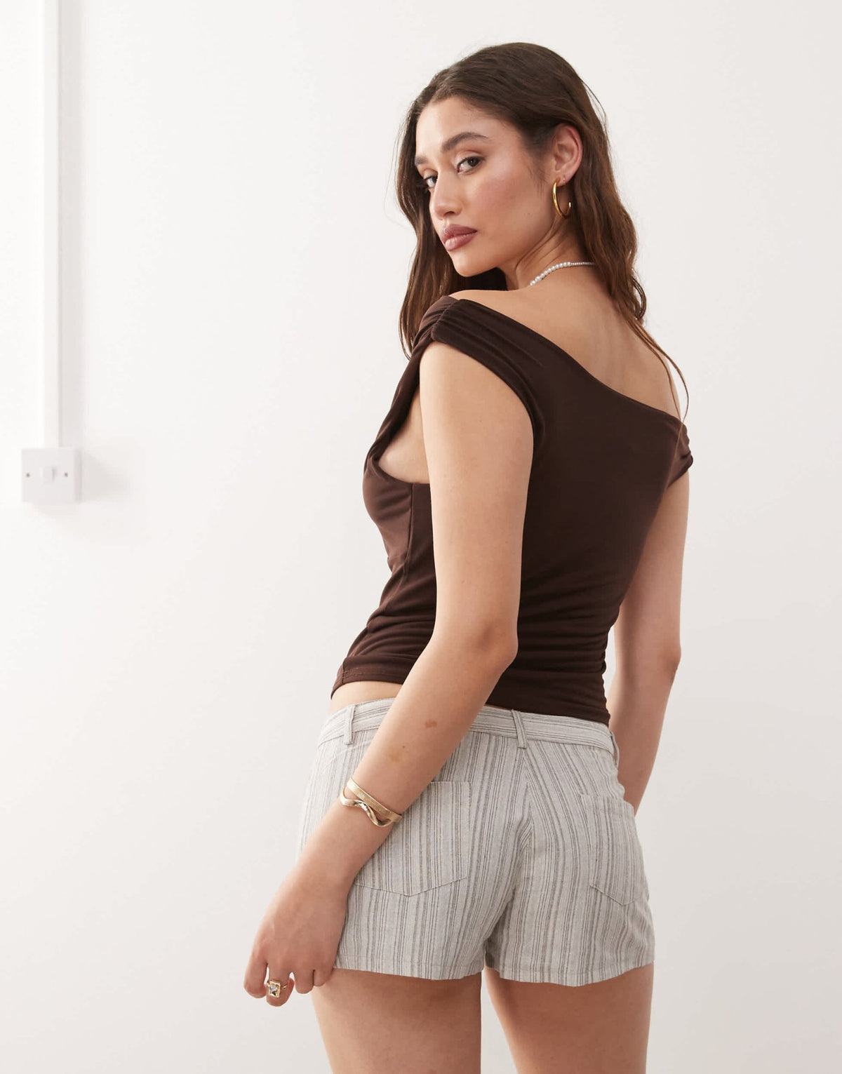 Motel ada striped fitted micro shorts in ivory grey stripe - ASOS Sample Sale