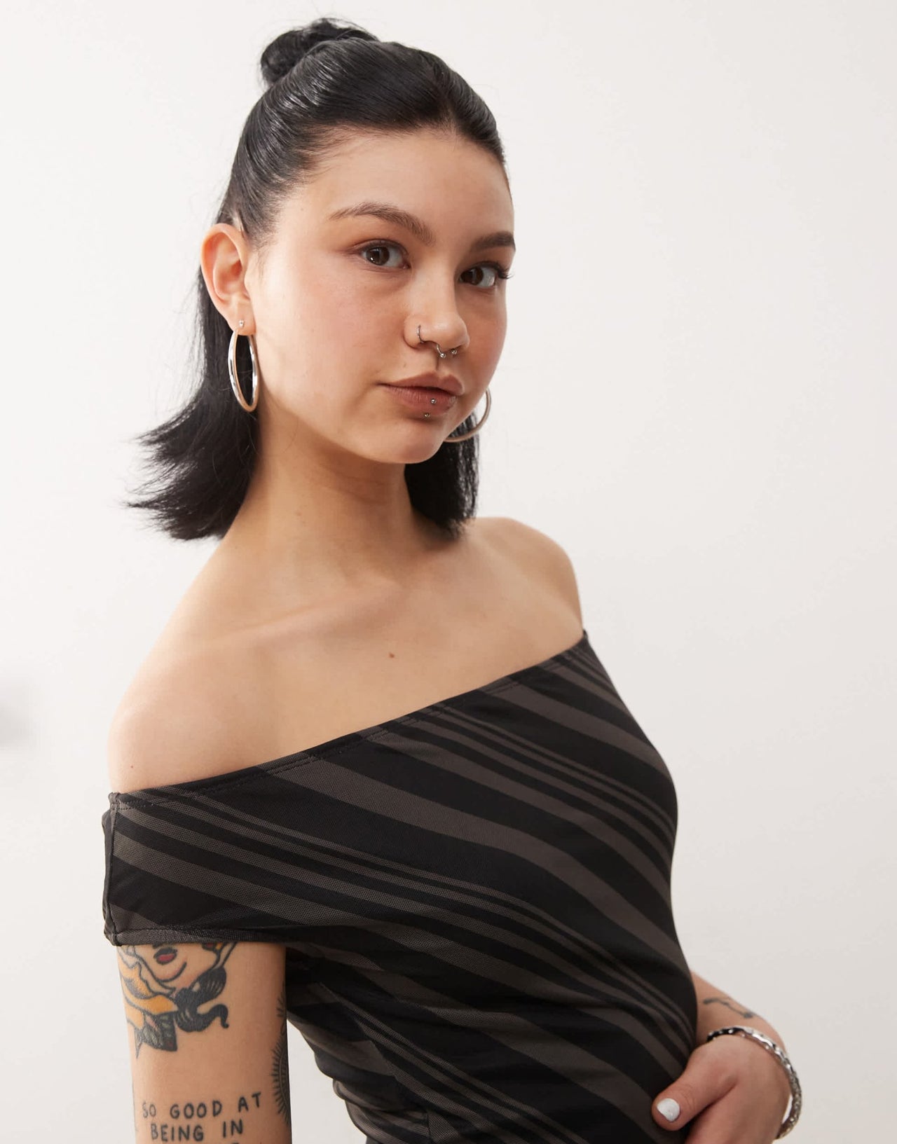 Motel hari off - shoulder striped mini dress in dark grey - ASOS Sample Sale