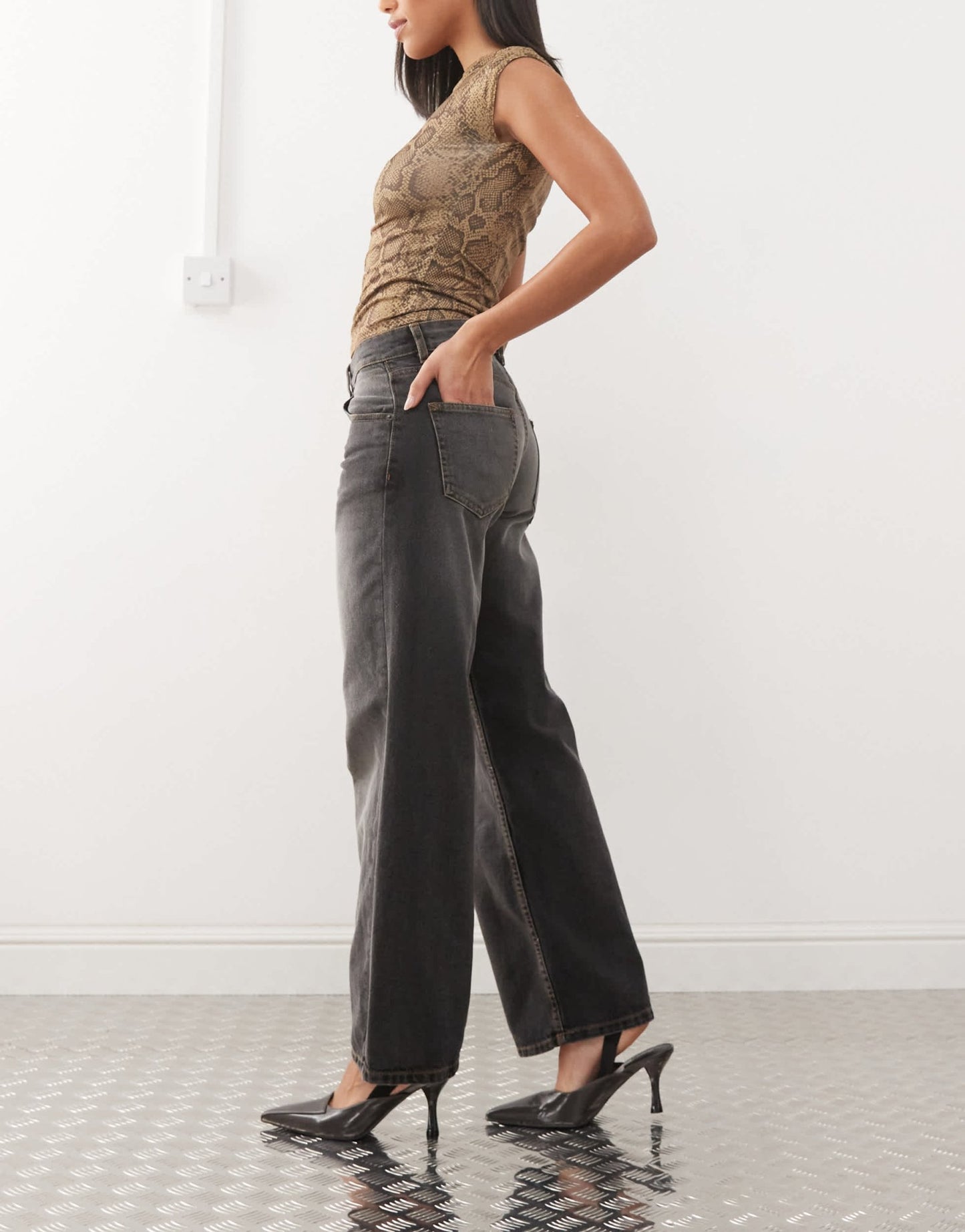 Motel low rise parallel jeans in grey used bleach - ASOS Sample Sale