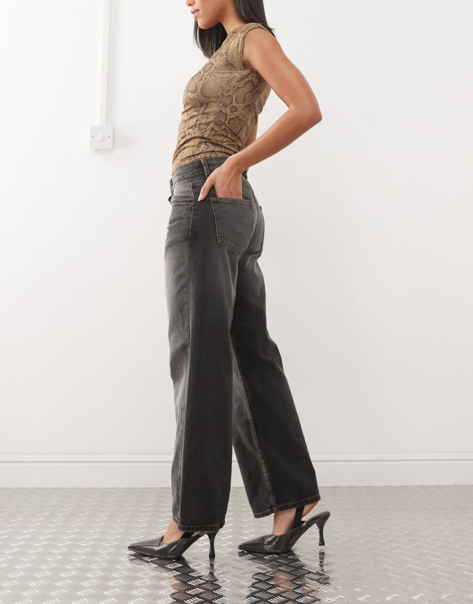 Motel low rise parallel jeans in grey used bleach - ASOS Sample Sale