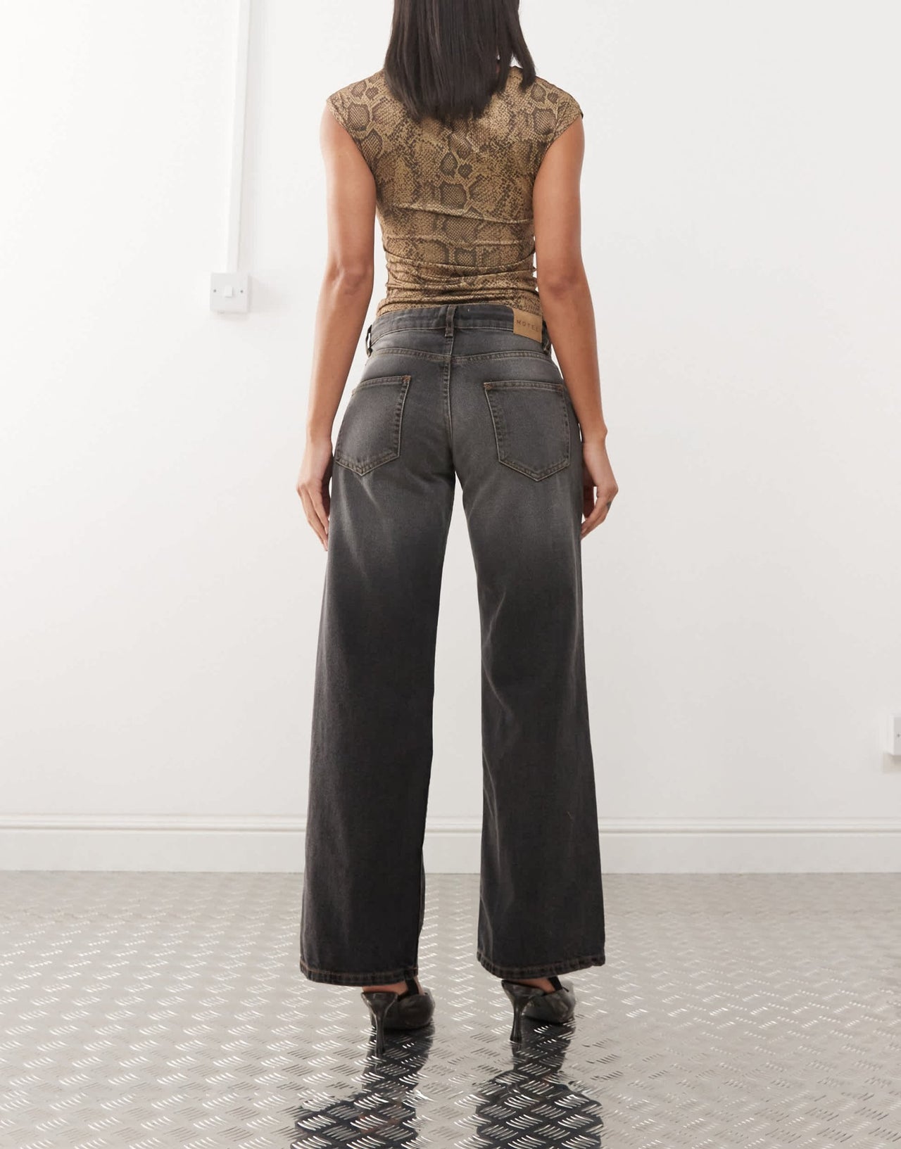 Motel low rise parallel jeans in grey used bleach - ASOS Sample Sale