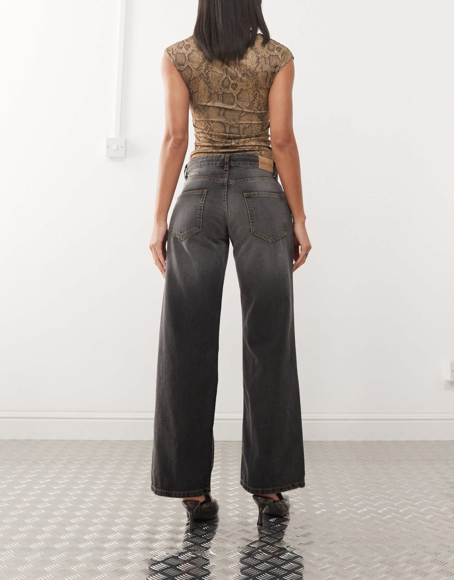 Motel low rise parallel jeans in grey used bleach - ASOS Sample Sale