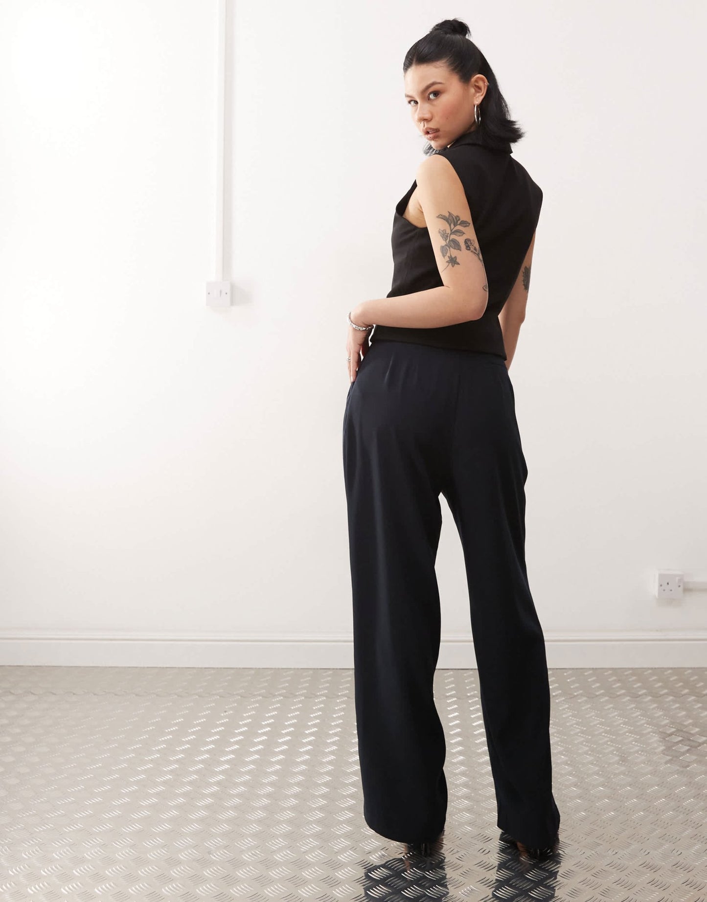Motel nala slouchy wide leg low rise trousers in navy - ASOS Sample Sale
