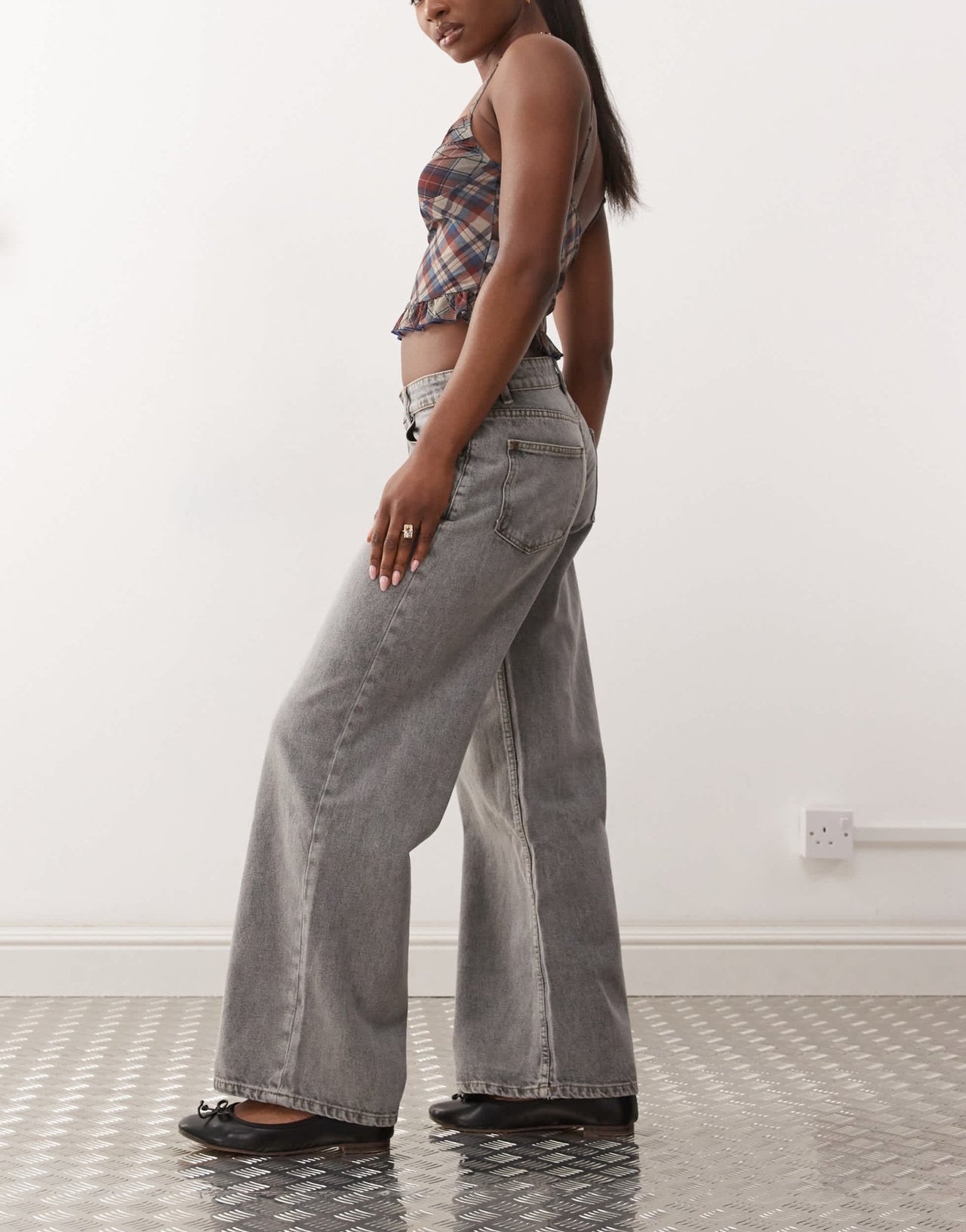 Motel roomy wide leg low rise jeans in grey wash - ASOS Sample Sale
