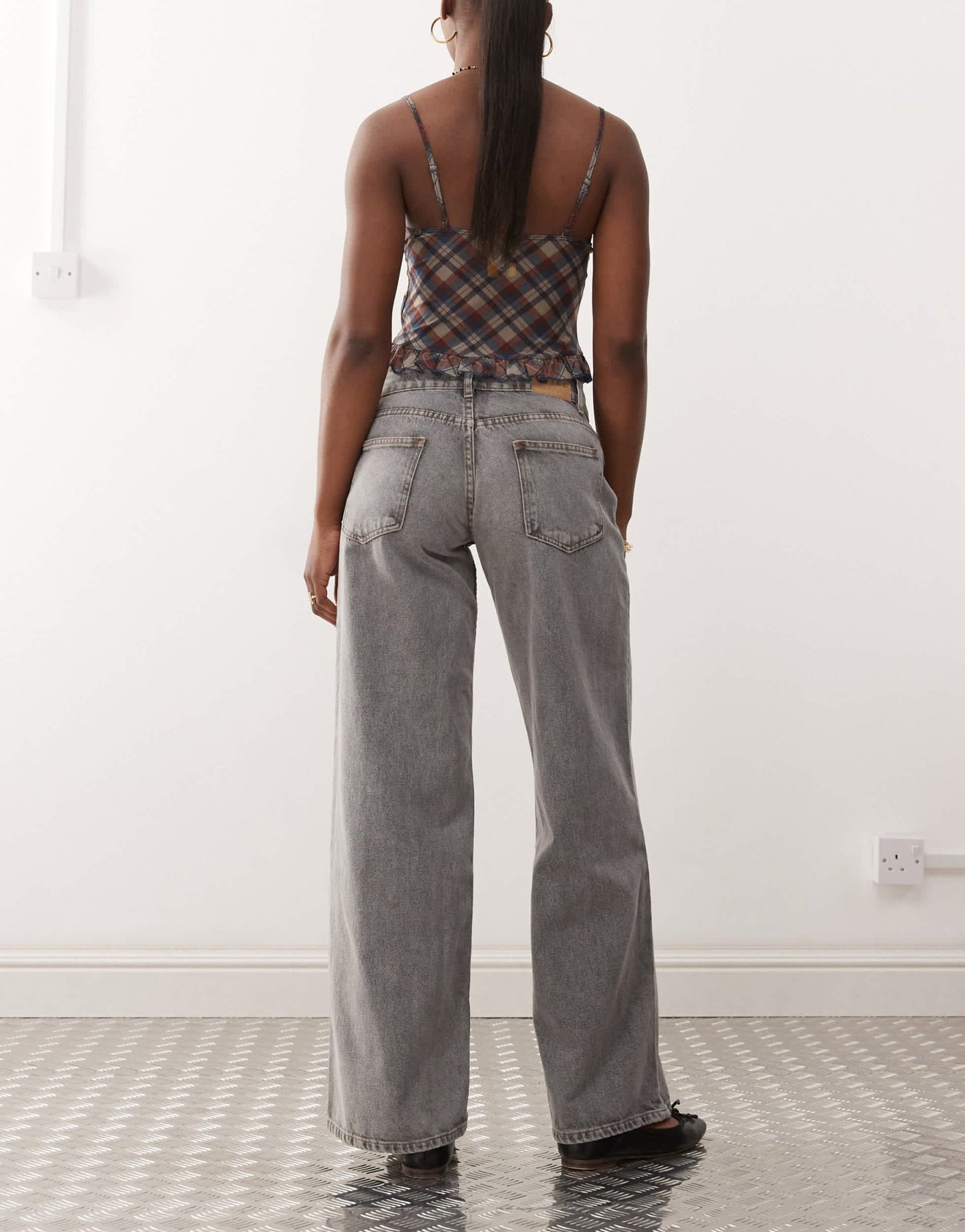Motel roomy wide leg low rise jeans in grey wash - ASOS Sample Sale