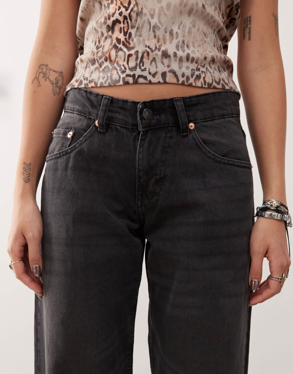 Motel roomy wide leg low rise jeans in washed black - ASOS Sample Sale