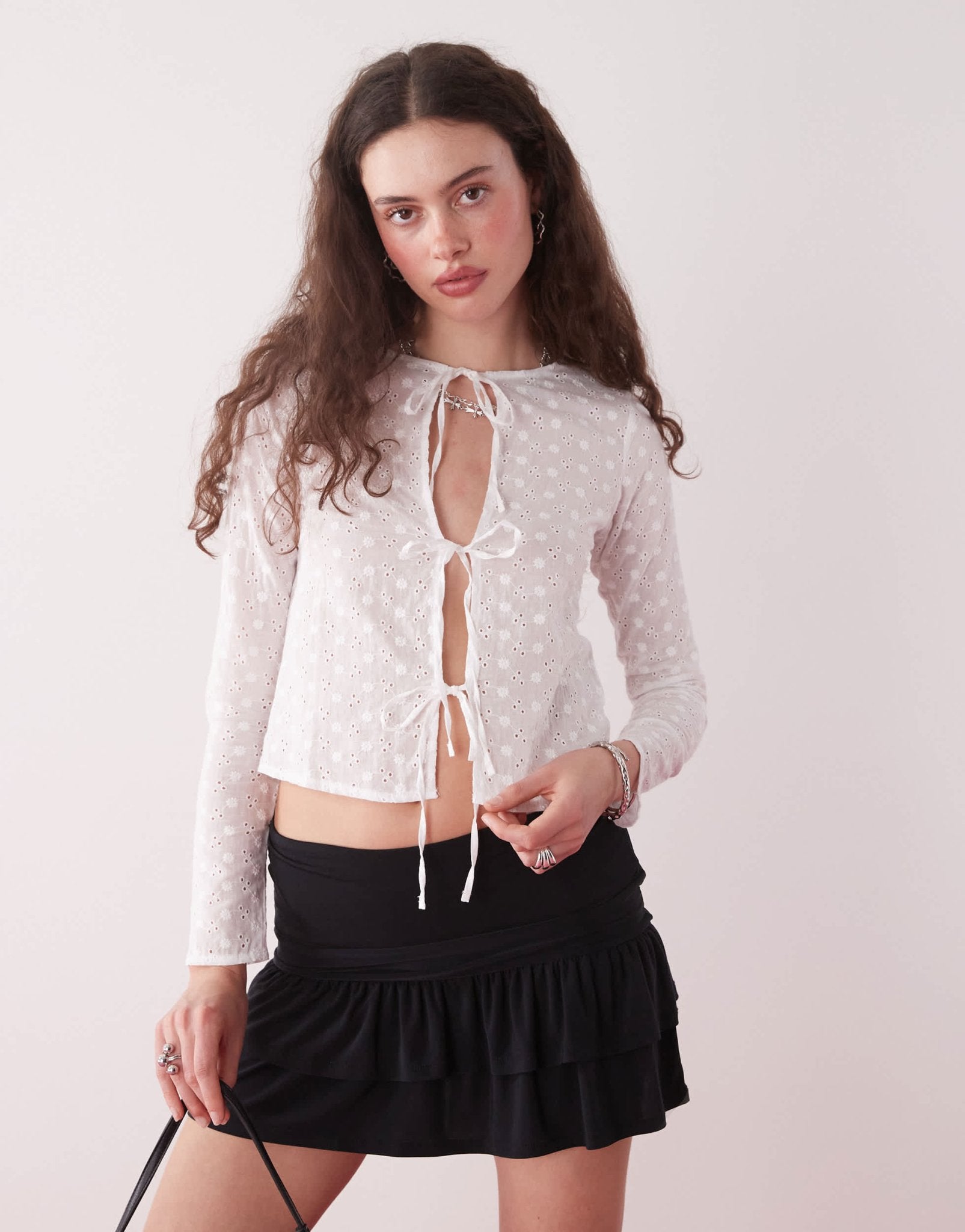 Motel sewindu tie - front broderie long sleeve blouse in ivory - ASOS Sample Sale