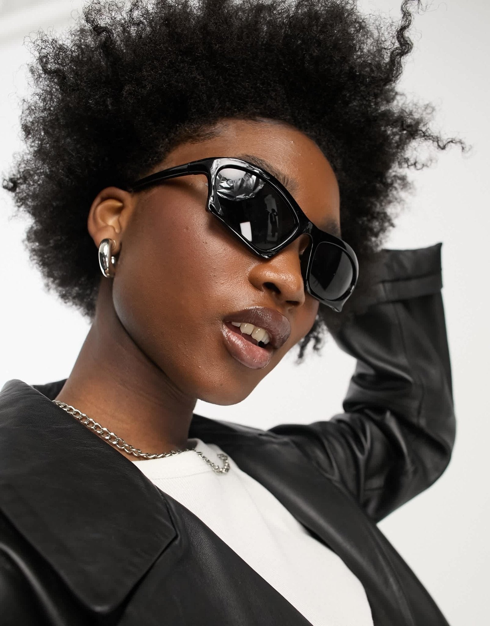 My Accessories London sporty cateye sunglasses in black - ASOS Sample Sale