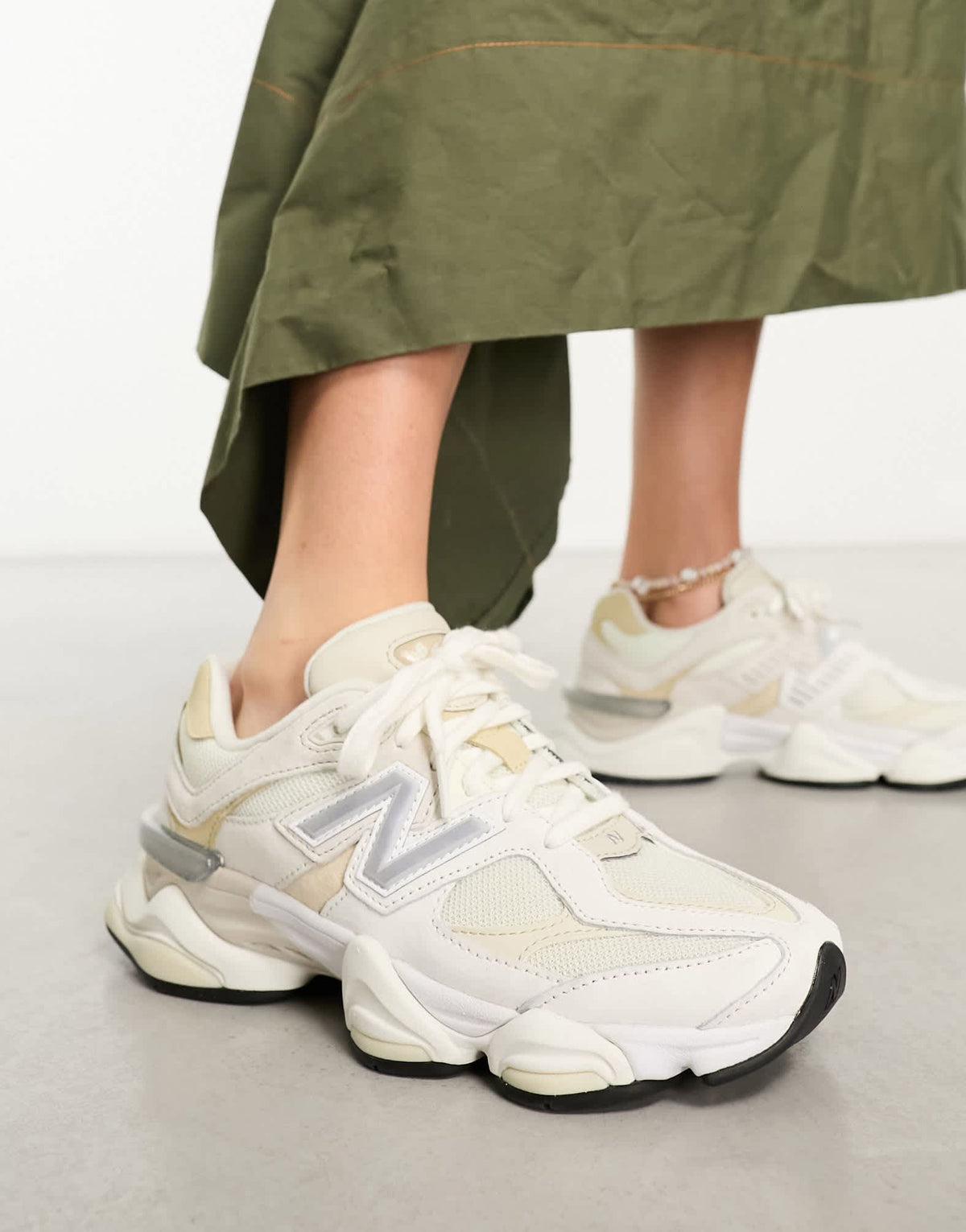 New Balance 9060 trainers in beige - ASOS Sample Sale