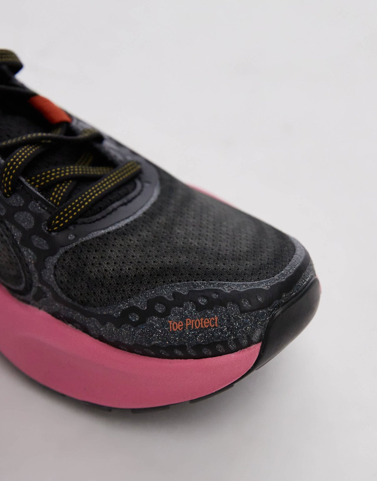 New Balance Hierro trail running trainers in black and pink - ASOS Sample Sale