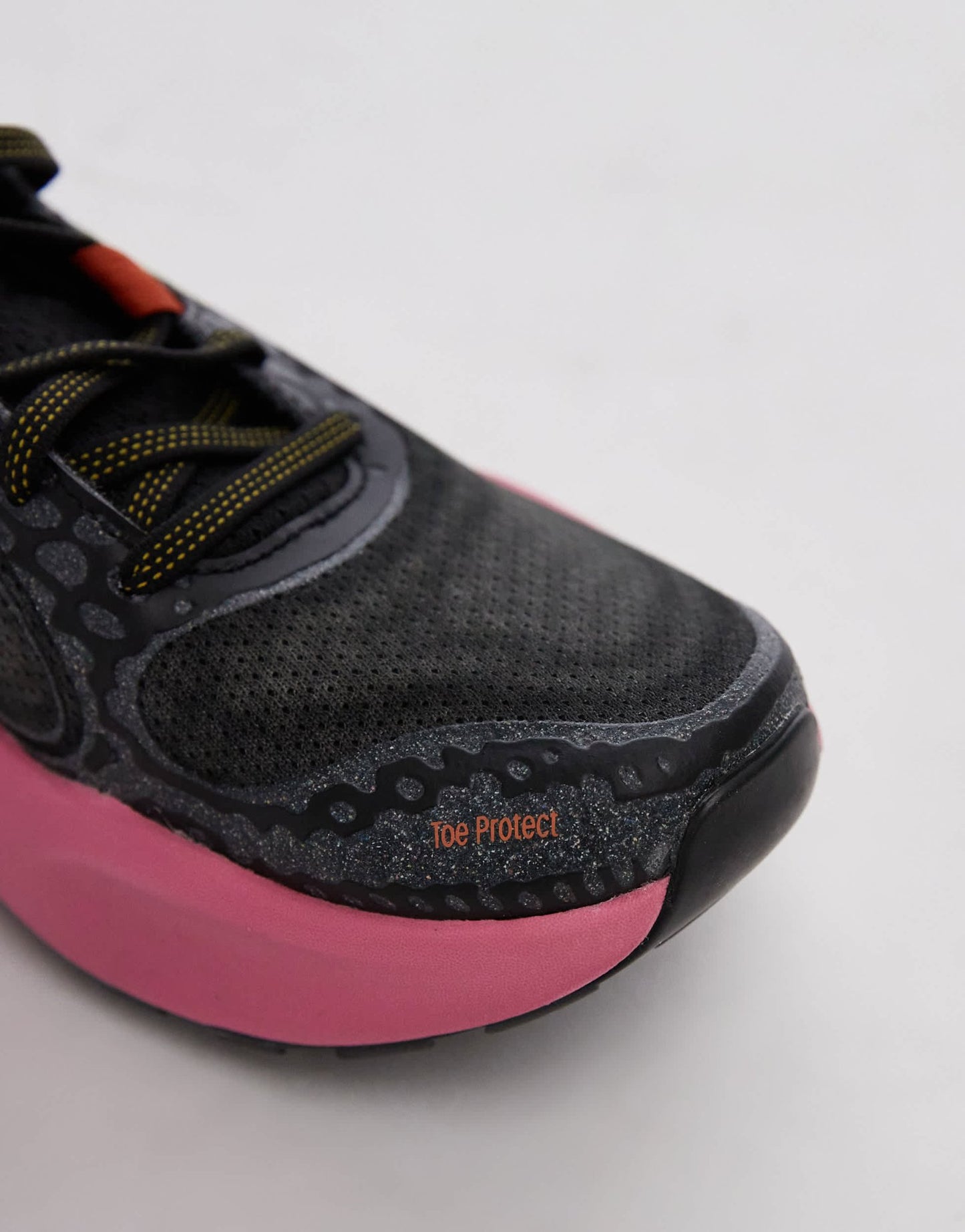 New Balance Hierro trail running trainers in black and pink - ASOS Sample Sale