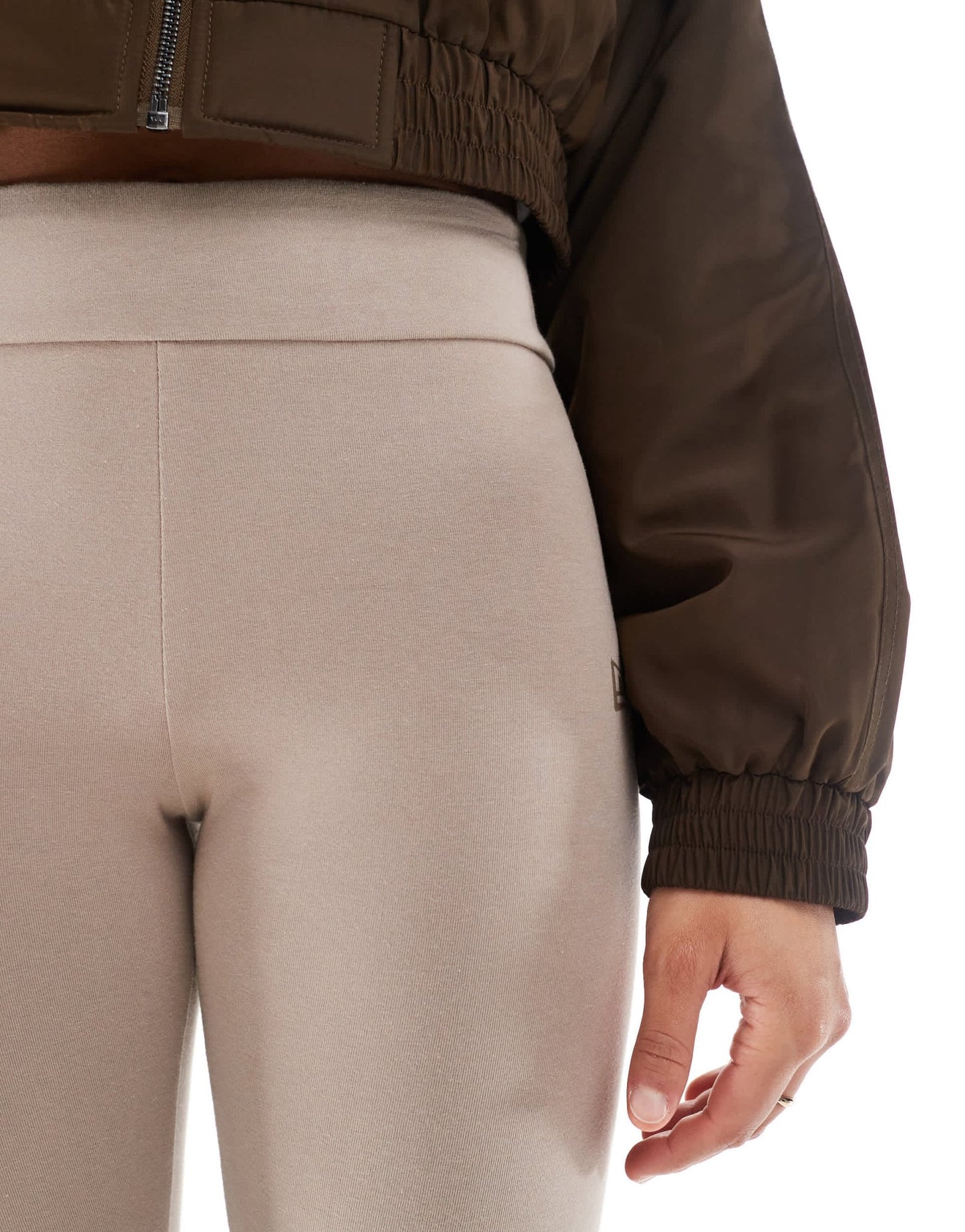 New Era NY Yankees logo legging in taupe - ASOS Sample Sale