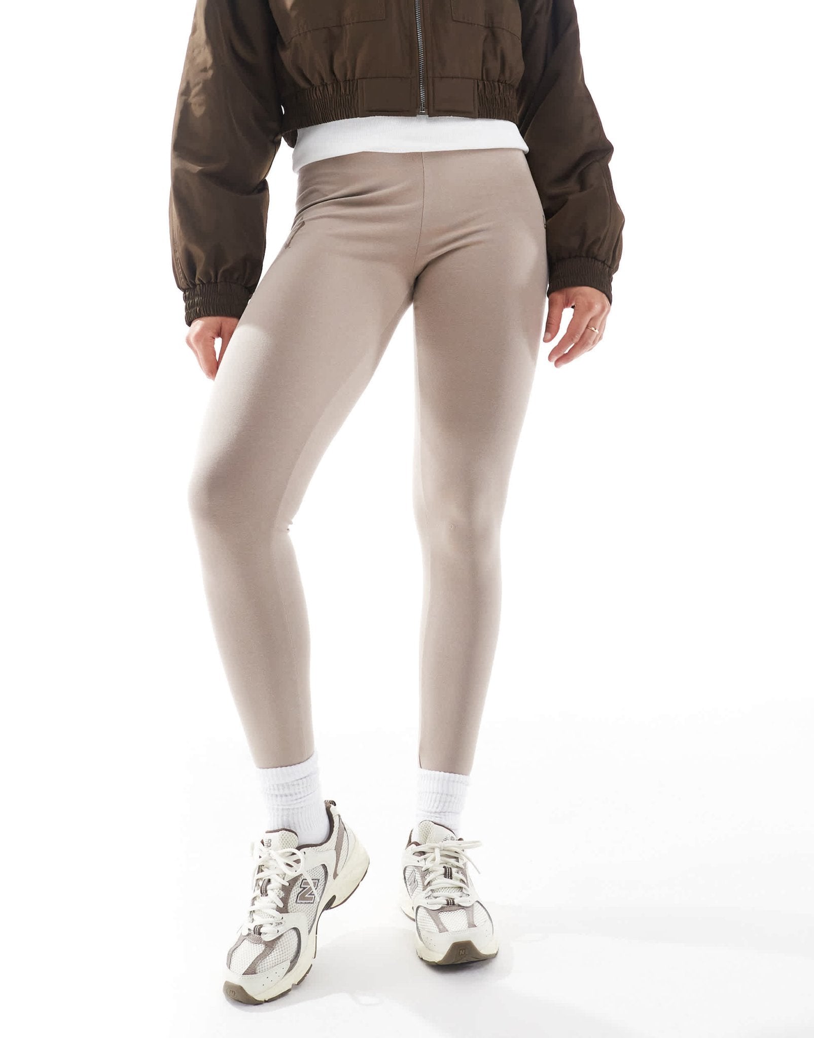 New Era NY Yankees logo legging in taupe - ASOS Sample Sale