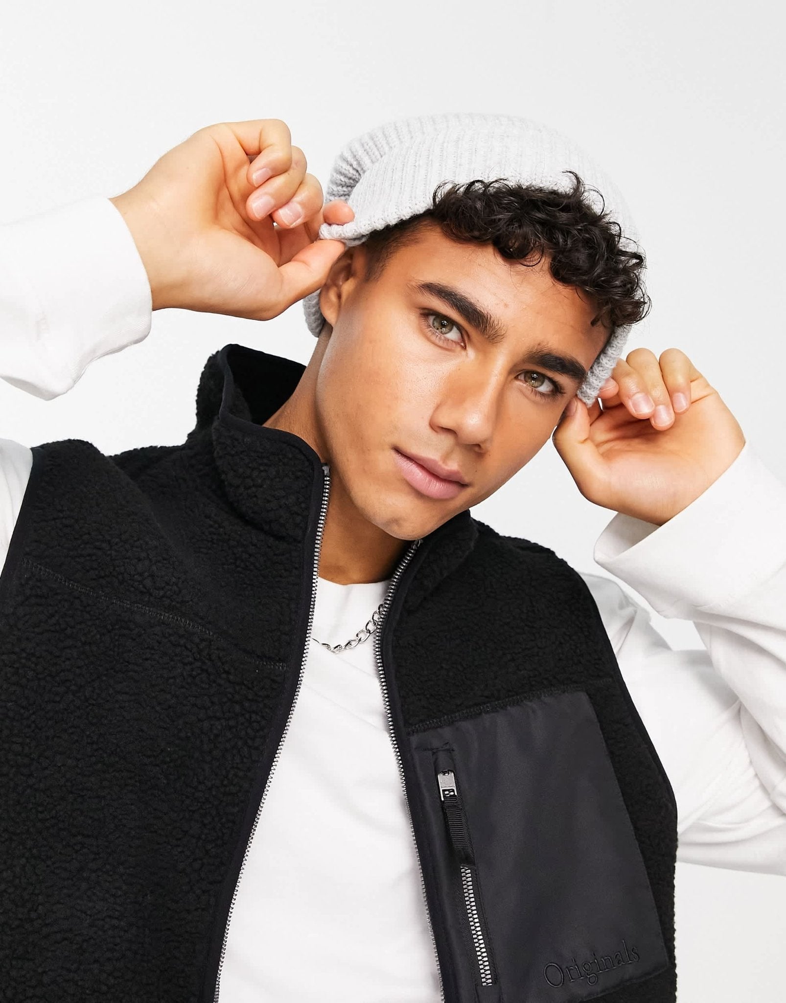 New Look 2 pack fisherman beanies in black and grey - ASOS Sample Sale