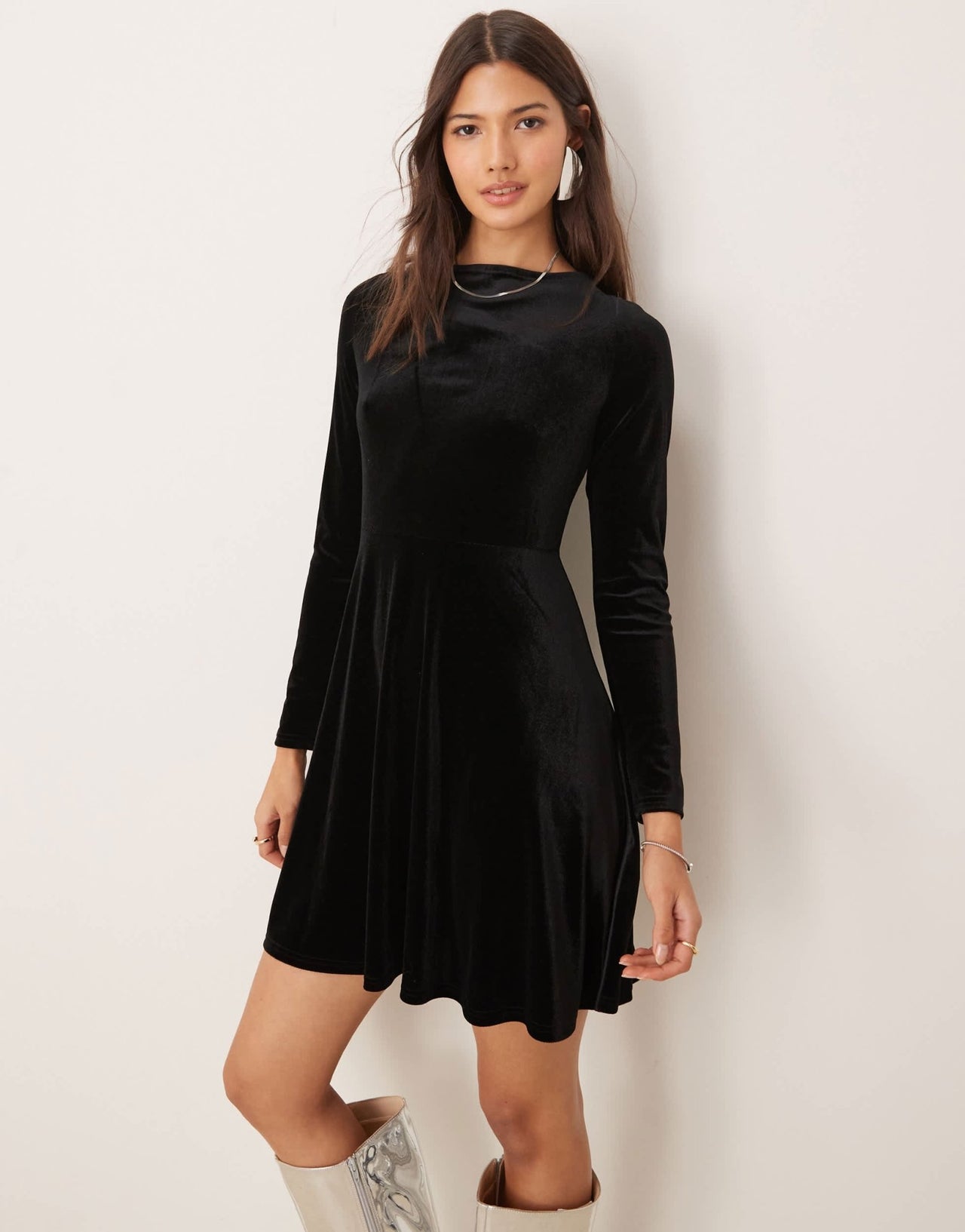 New Look bow back velvet mini dress in black - ASOS Sample Sale