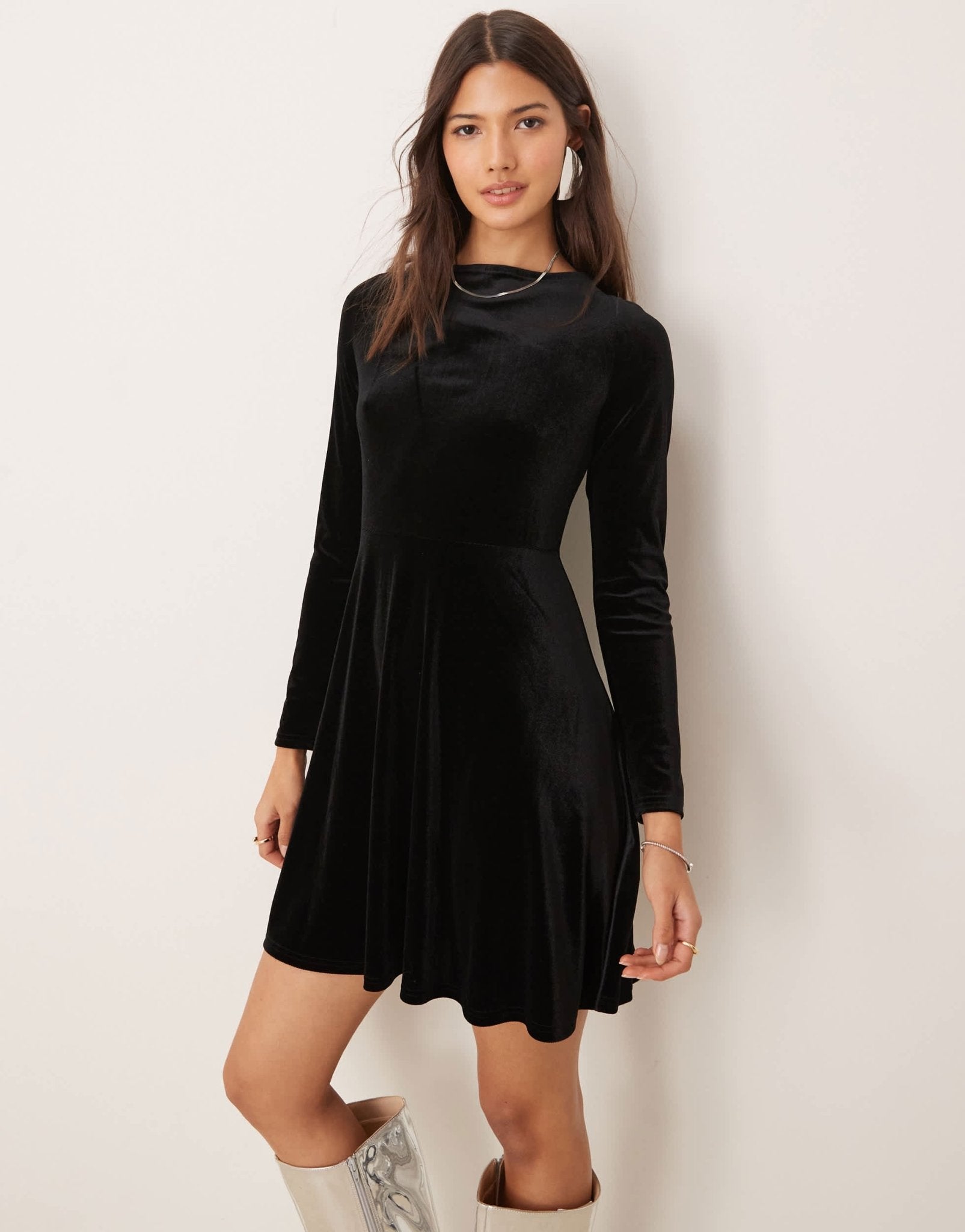 New Look bow back velvet mini dress in black - ASOS Sample Sale