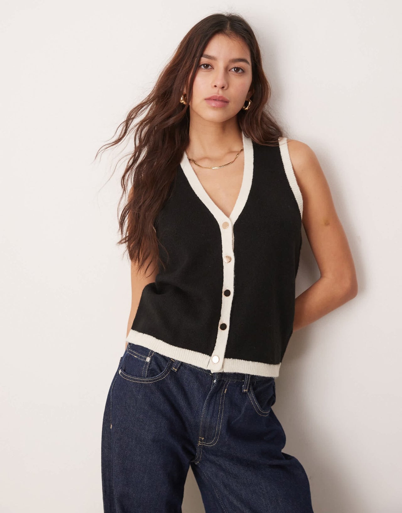 New Look button down knitted waistcoat in black - ASOS Sample Sale