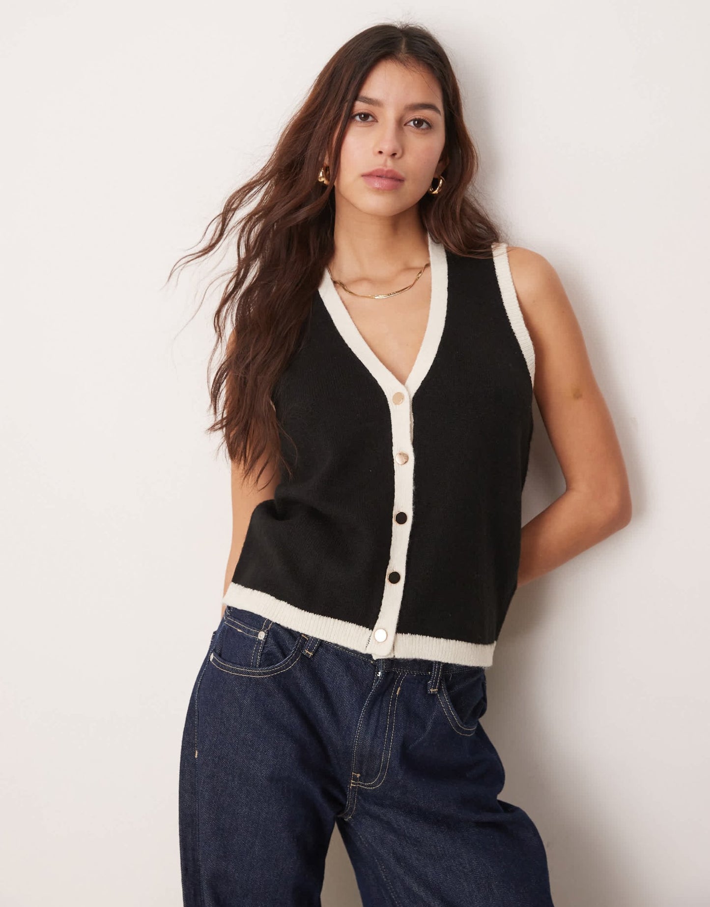 New Look button down knitted waistcoat in black - ASOS Sample Sale
