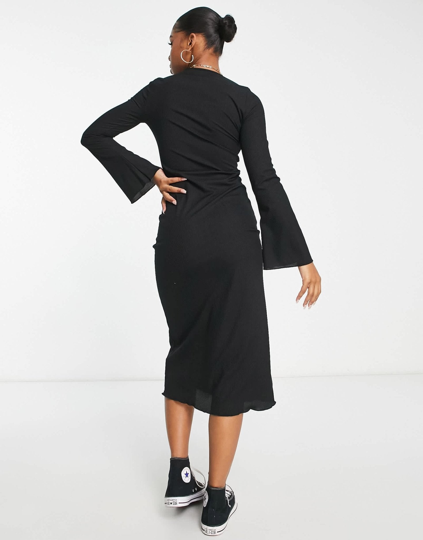 New Look lettuce edge flared sleeve ribbed midi dress in black - ASOS Sample Sale