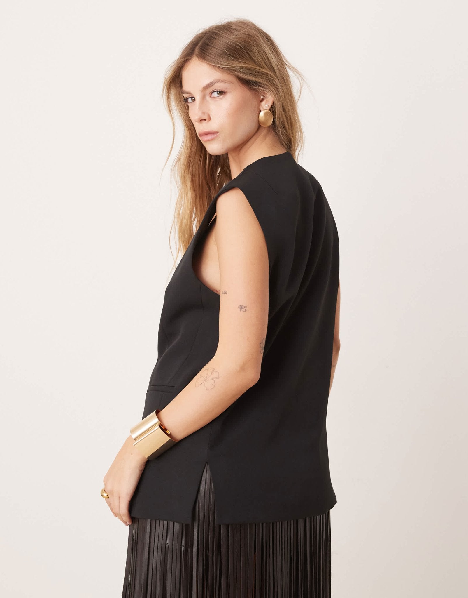 New Look longline waistcoat in black - ASOS Sample Sale