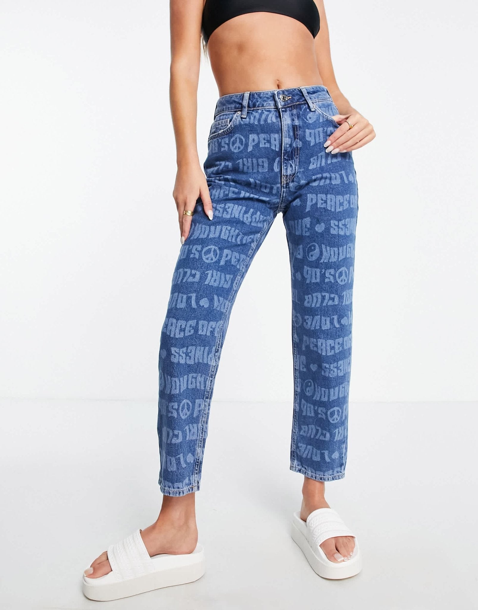 New Look mom jean in mid blue monogram print - ASOS Sample Sale