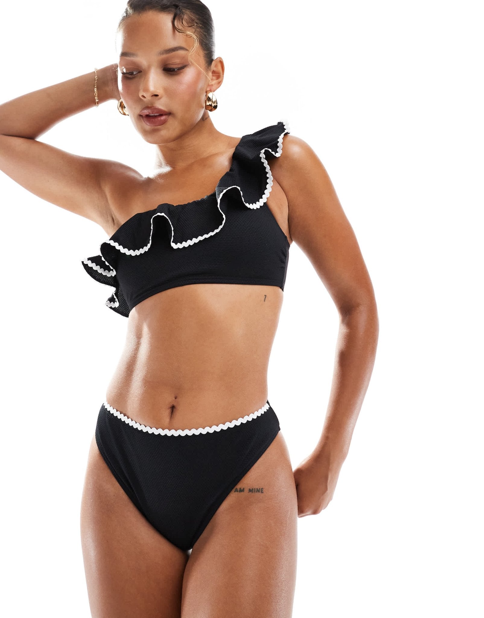 New Look one shoulder blanket stitch bikini bottoms in black - ASOS Sample Sale