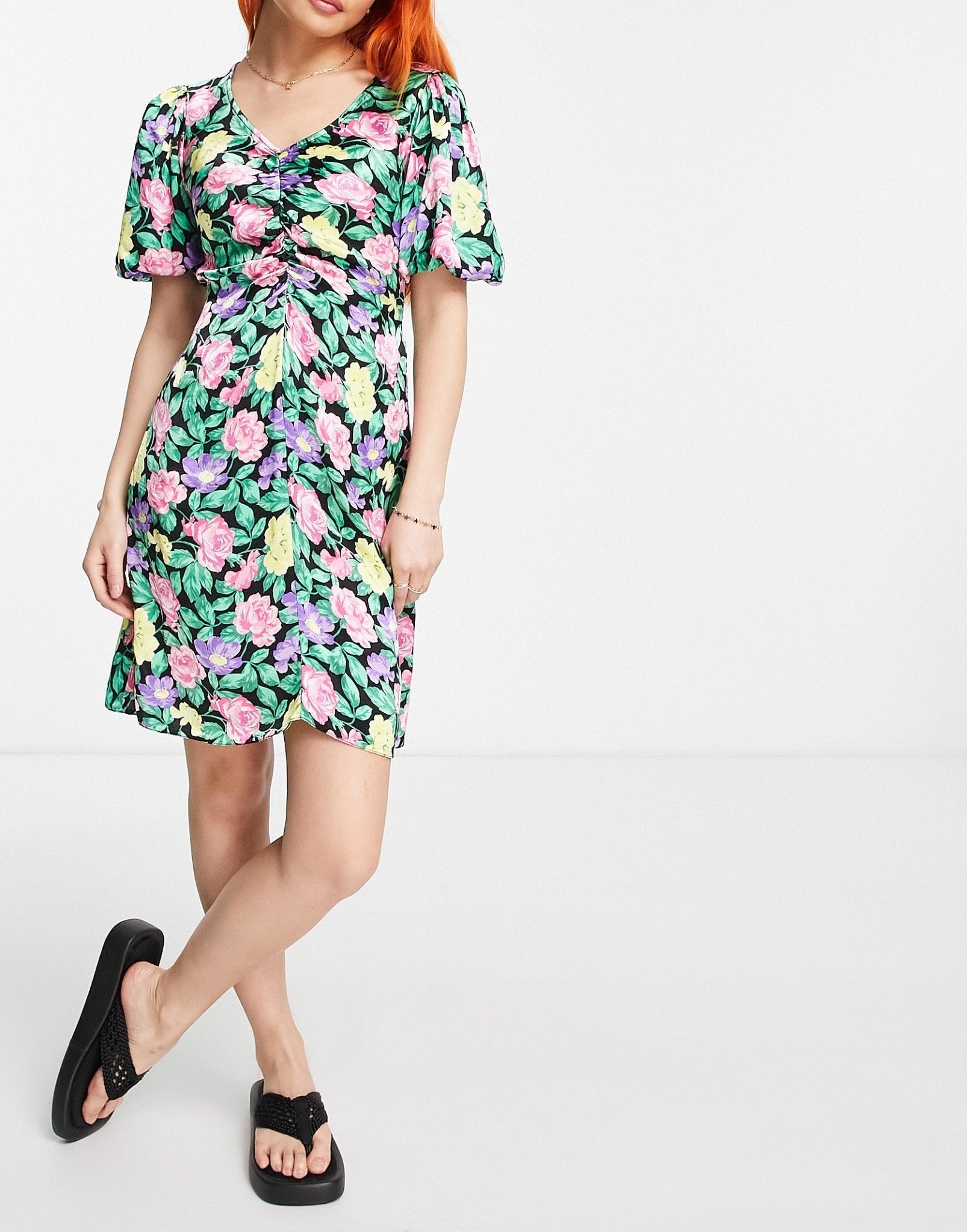 New Look Petite puff sleeve ruched front mini dress in black floral - ASOS Sample Sale